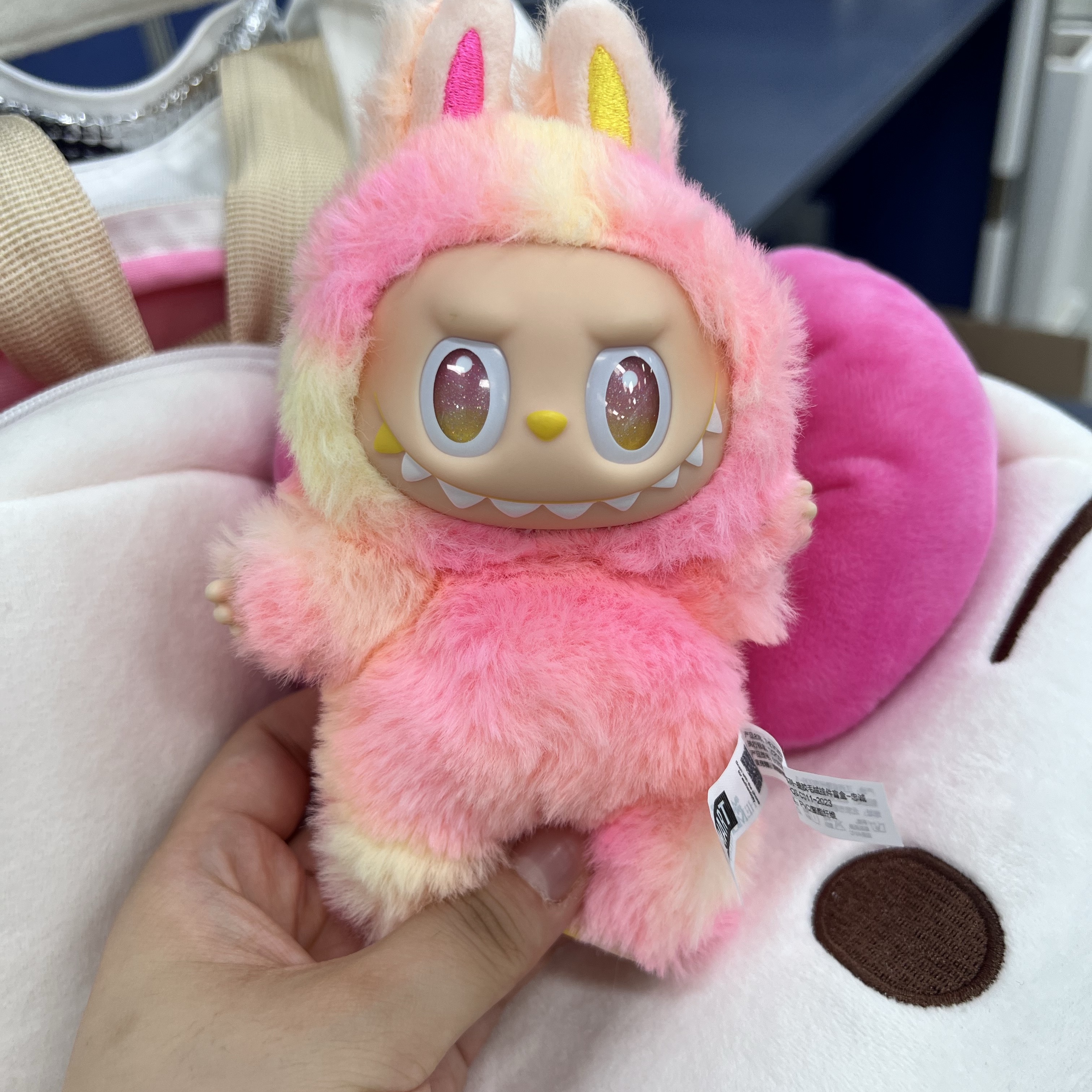 Pop Mart Labubu The Monsters Highlight Series Loyalty Keyring (Opened Case), Nike Gym Club Duffle Bag 24L Elemental Pink White 착용 스타일 - 2