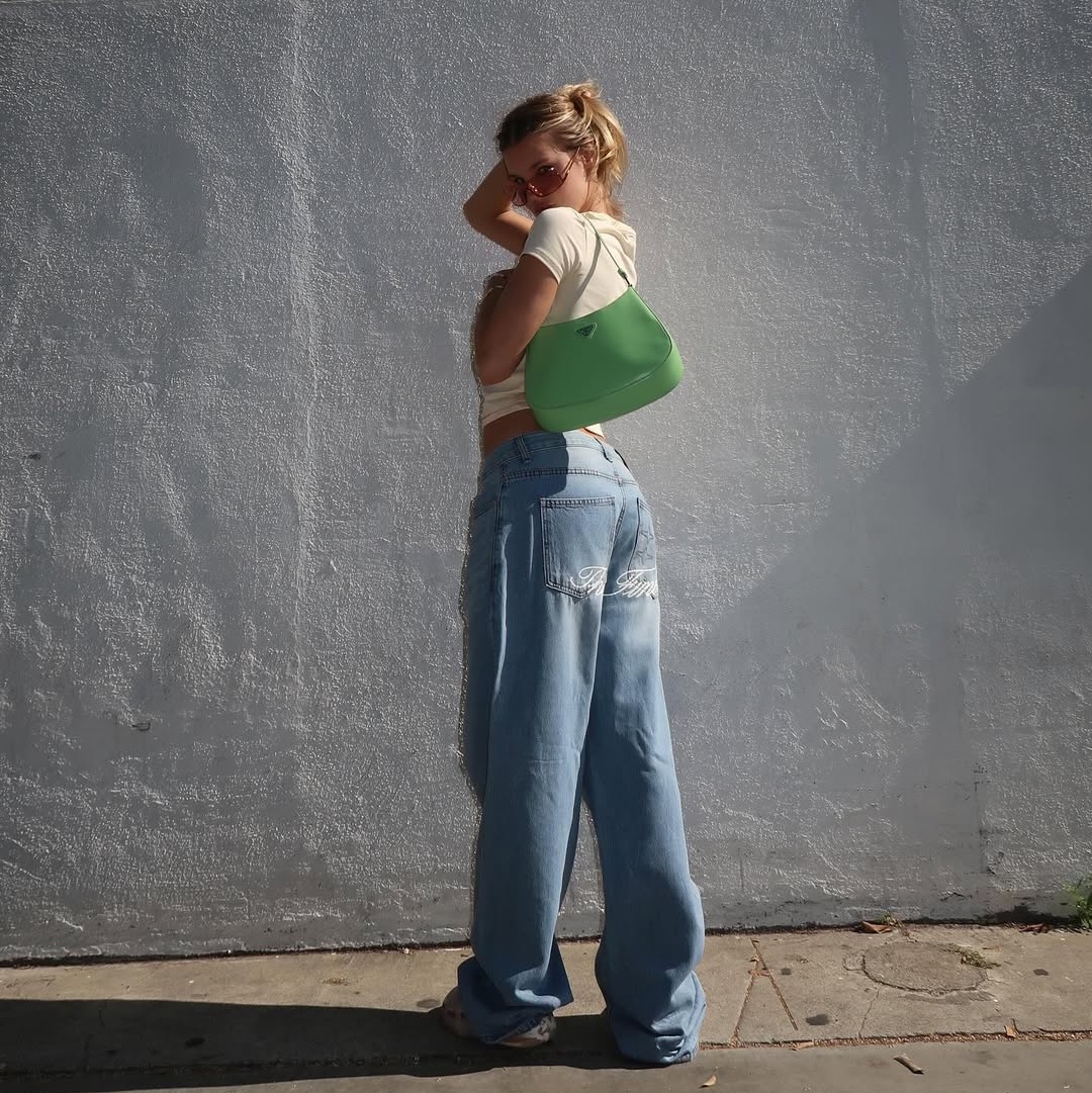 THIS IS FINE x FUNFLEX Relaxed Signature Jean Light Blue, THIS IS FINE Cropped Signature Tee Yellow 착용 스타일 - 9