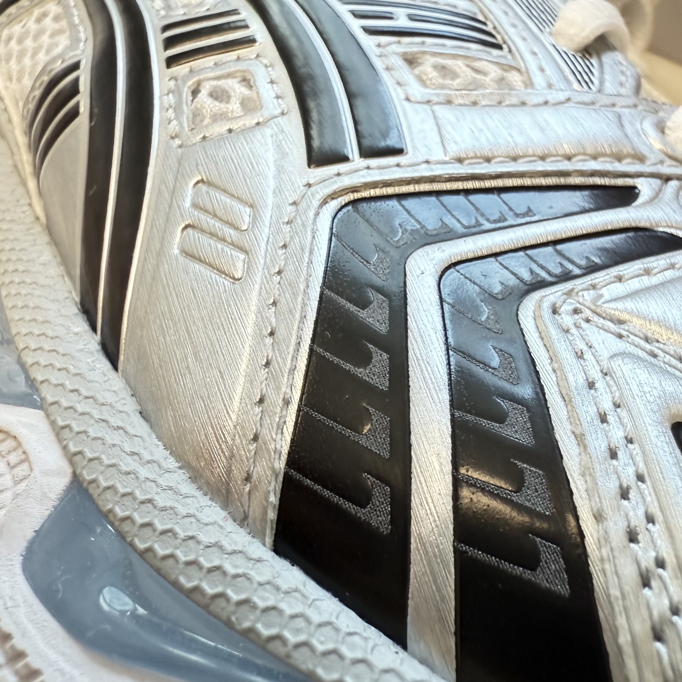 Asics x JJJJound Gel-Kayano 14 White Navy 착용 스타일 - 4