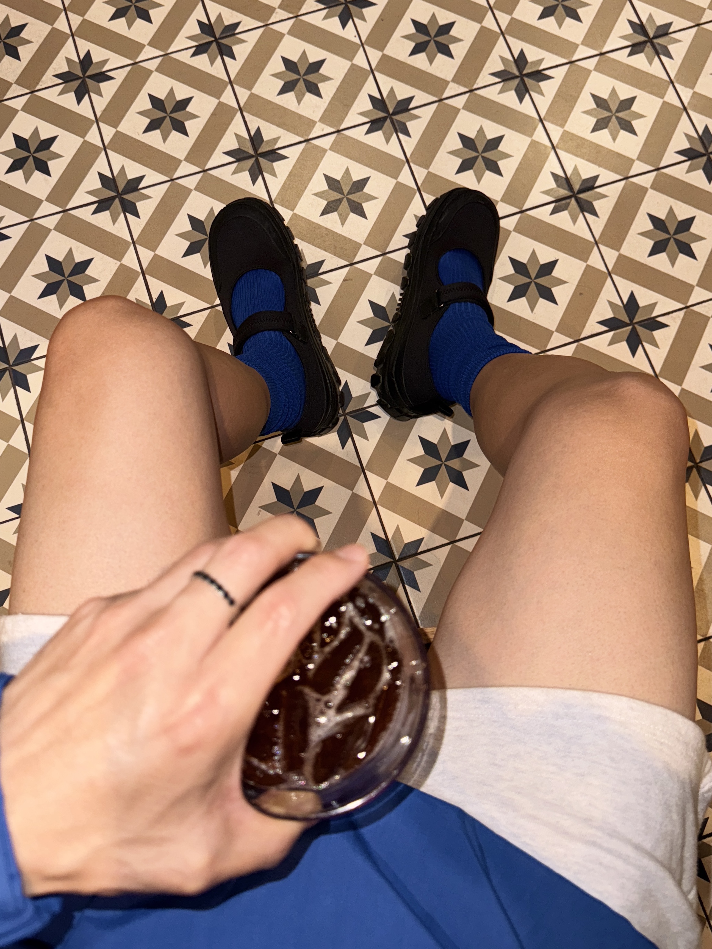 Gentle Monster x Maison Margiela MM113 Black Clear, Prada Leather Crisscross Slides Black 착용 스타일 - 9