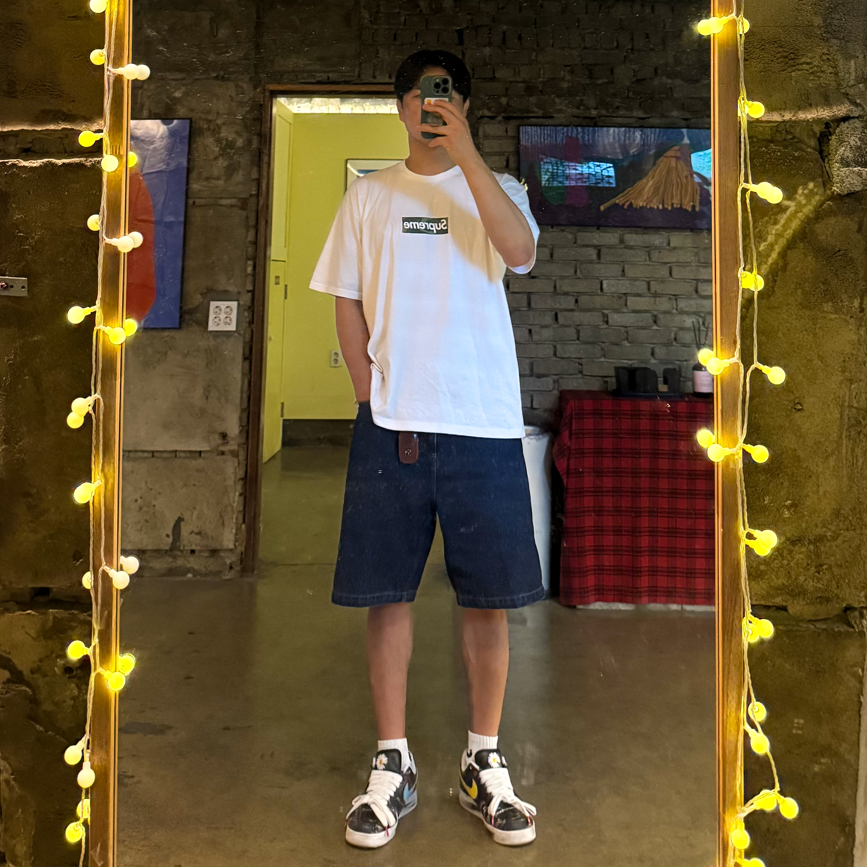 Supreme Box Logo T-Shirt White - 23FW, Nike x Peaceminusone Air Force 1 Low Para-Noise 3.0 Black and Multicolor 착용 스타일