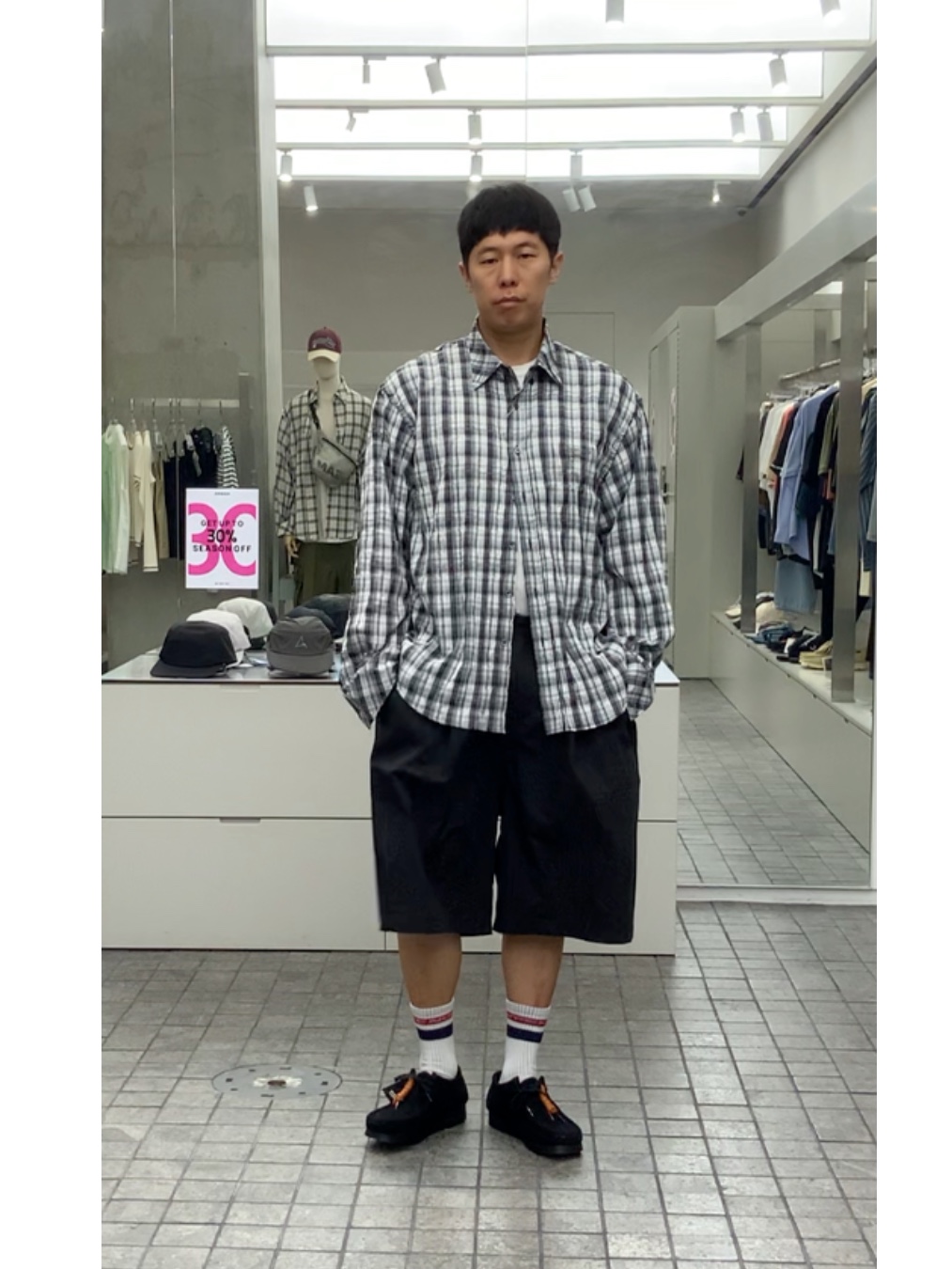 Clarks Wallabee Black Suede - 25FW, Undermycar Mu.110 Original Logo Pinched hem Banding Bermuda Shorts Black 착용 스타일 - 2