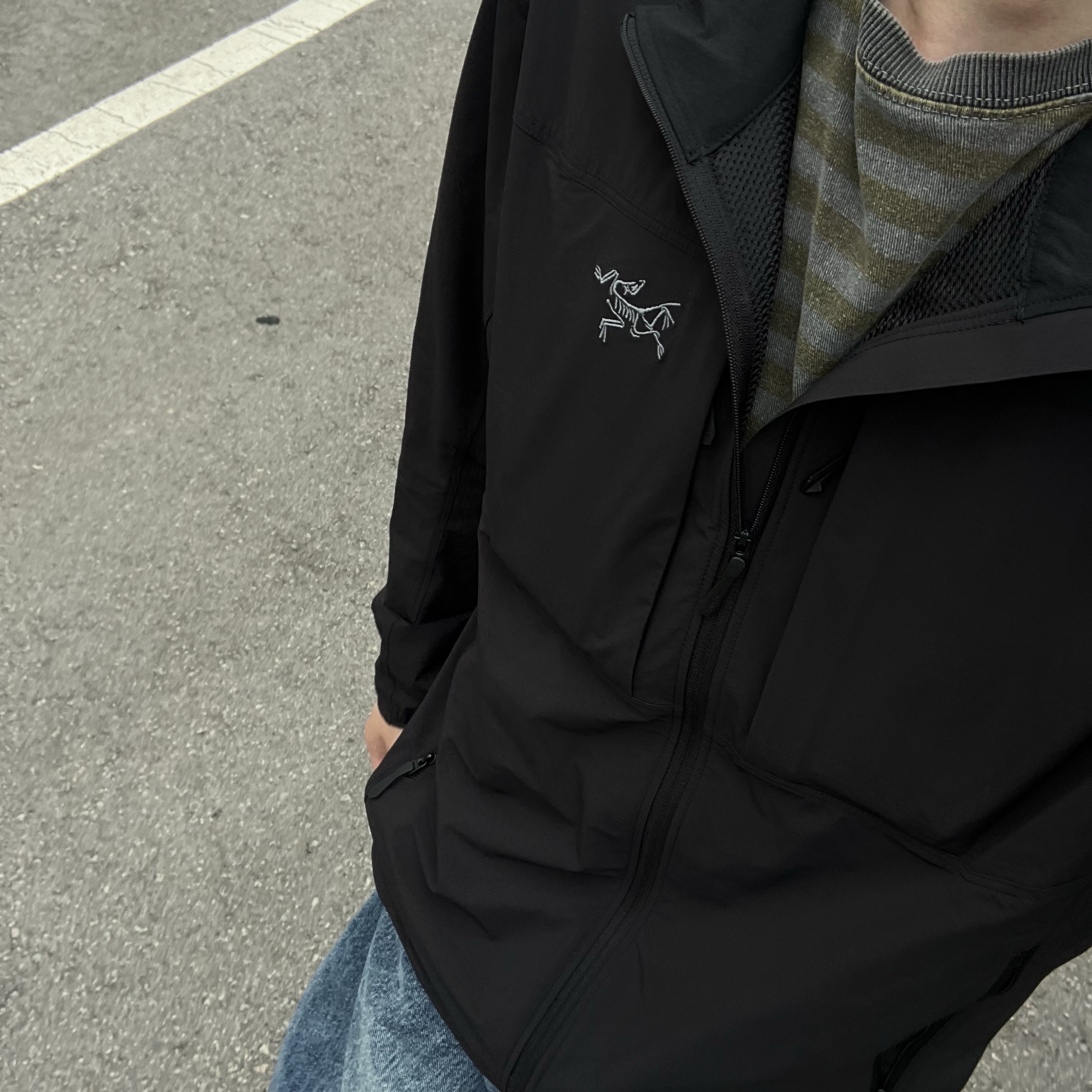 Arc'teryx Gamma Lightweight Jacket Black 착용 스타일
