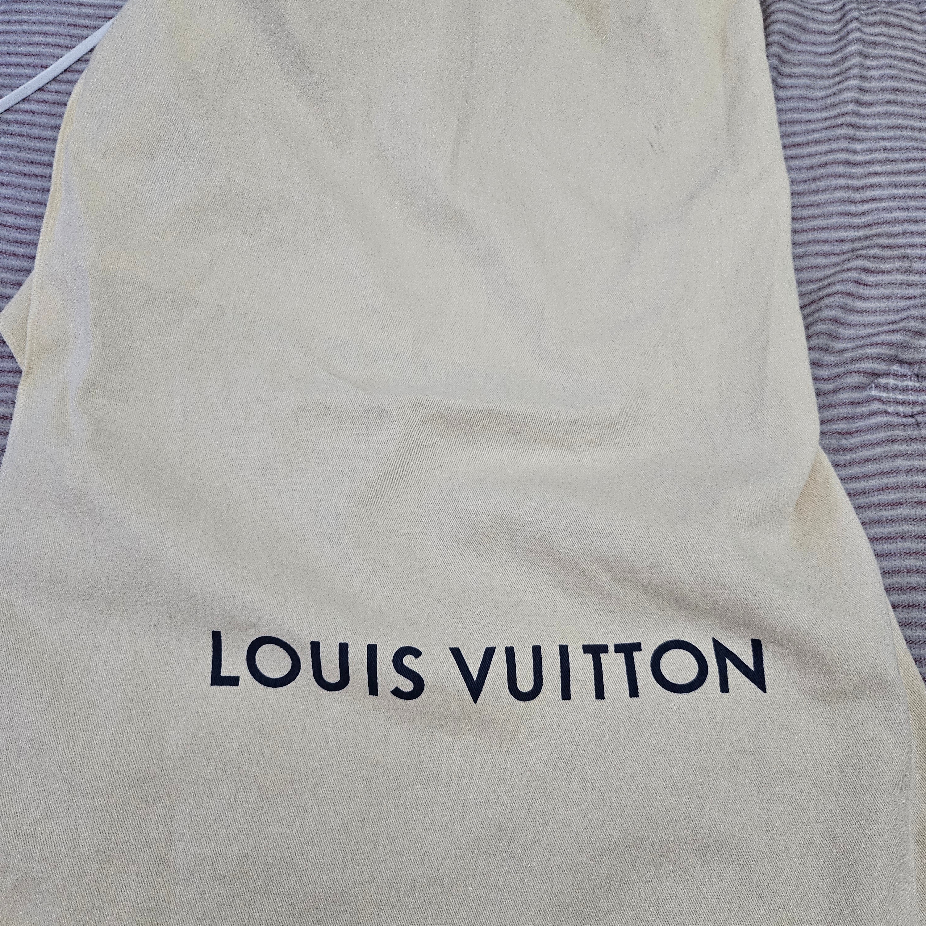 Louis Vuitton Trunk Messenger Monogram Eclipse 착용 스타일 - 8