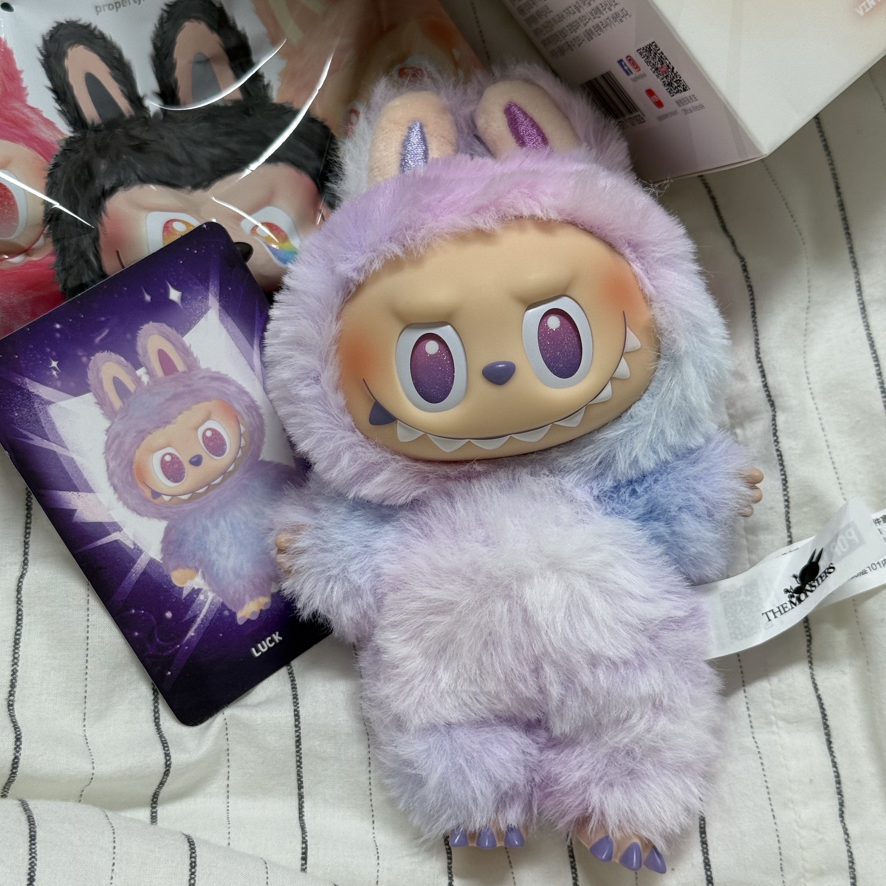 Pop Mart Labubu The Monsters Highlight Series Luck Keyring (Opened Case) 착용 스타일
