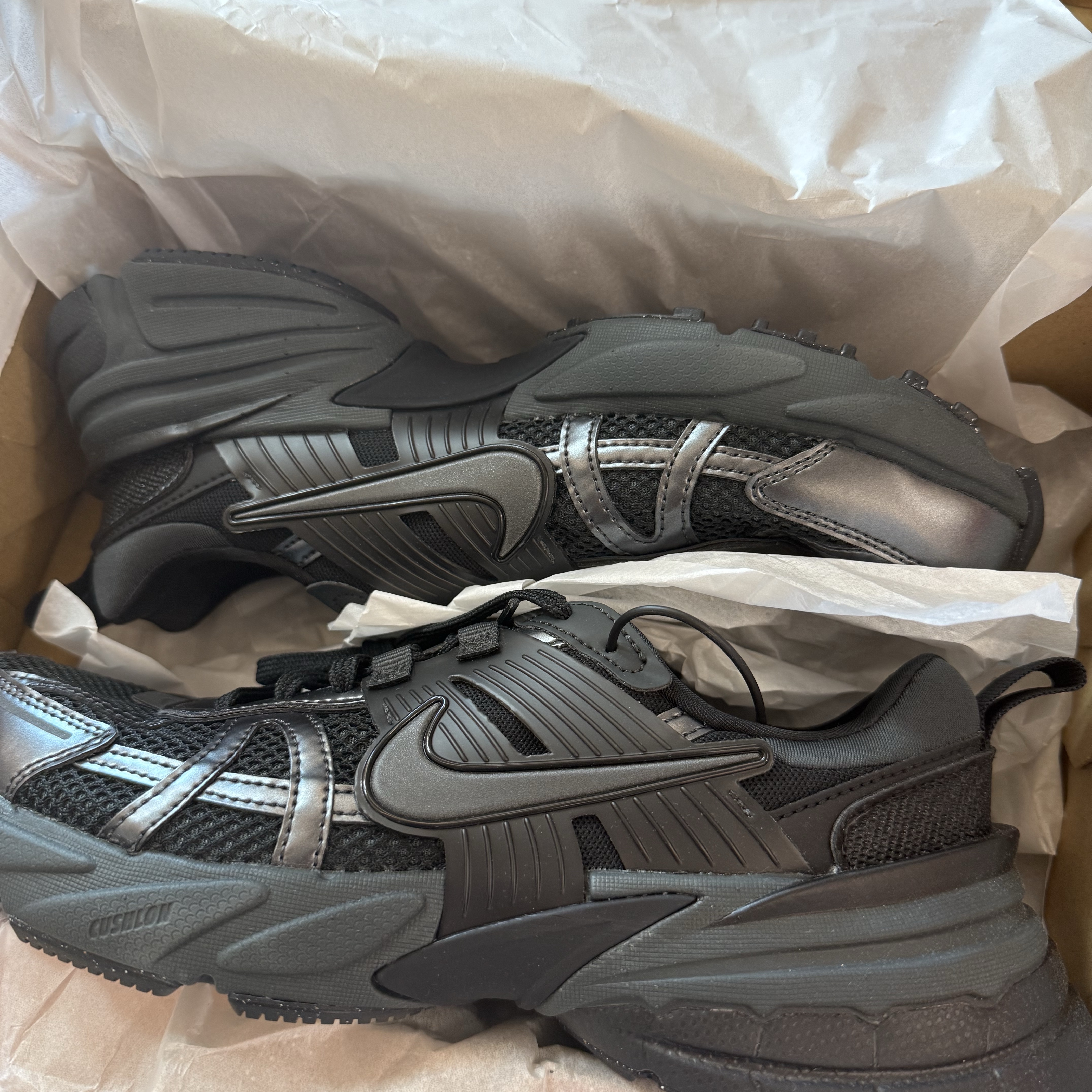 Nike V2K Run Black Anthracite 착용 스타일