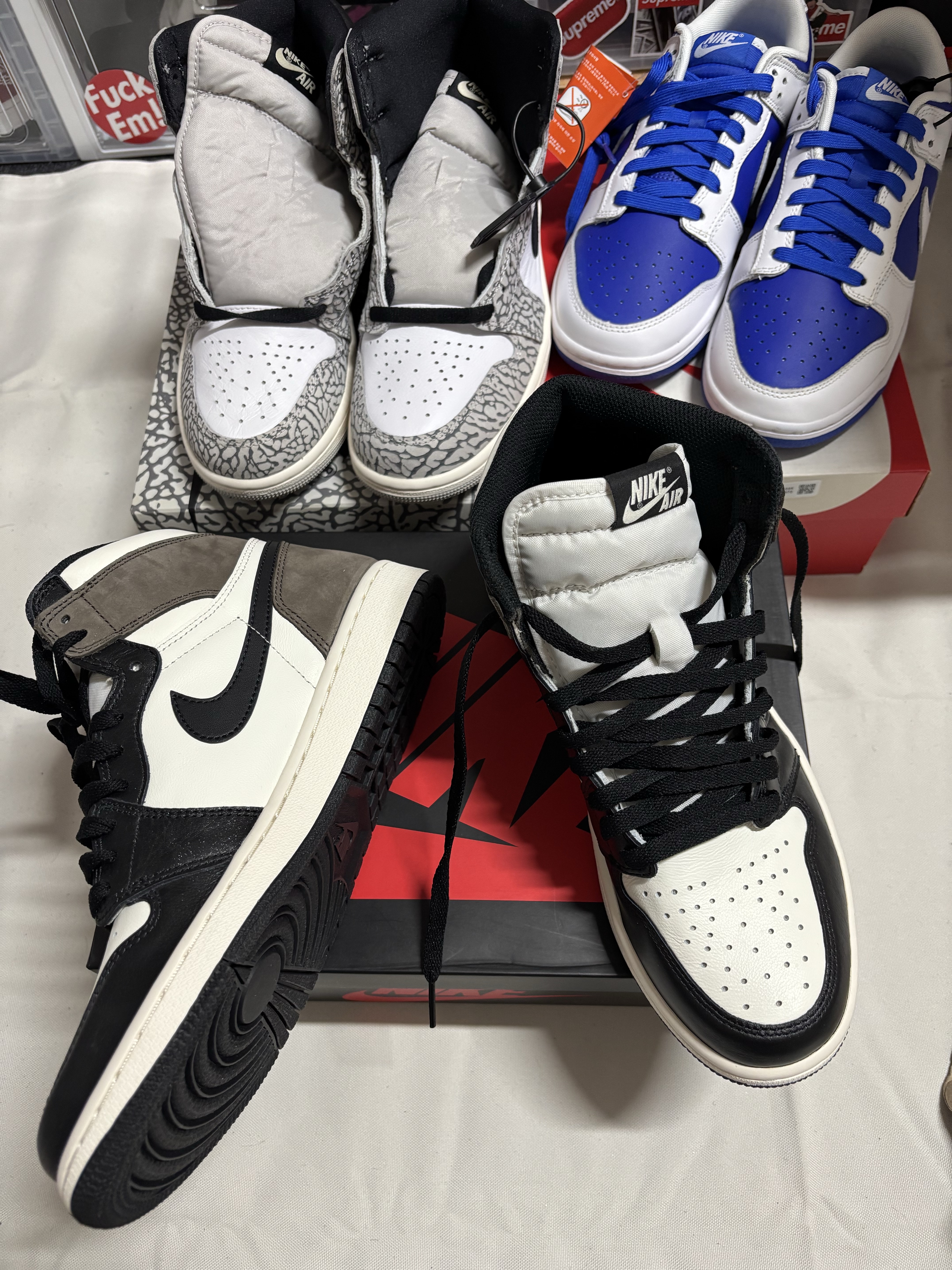 Nike Dunk Low Retro Racer Blue and White, Jordan 1 Retro High OG White Cement 착용 스타일