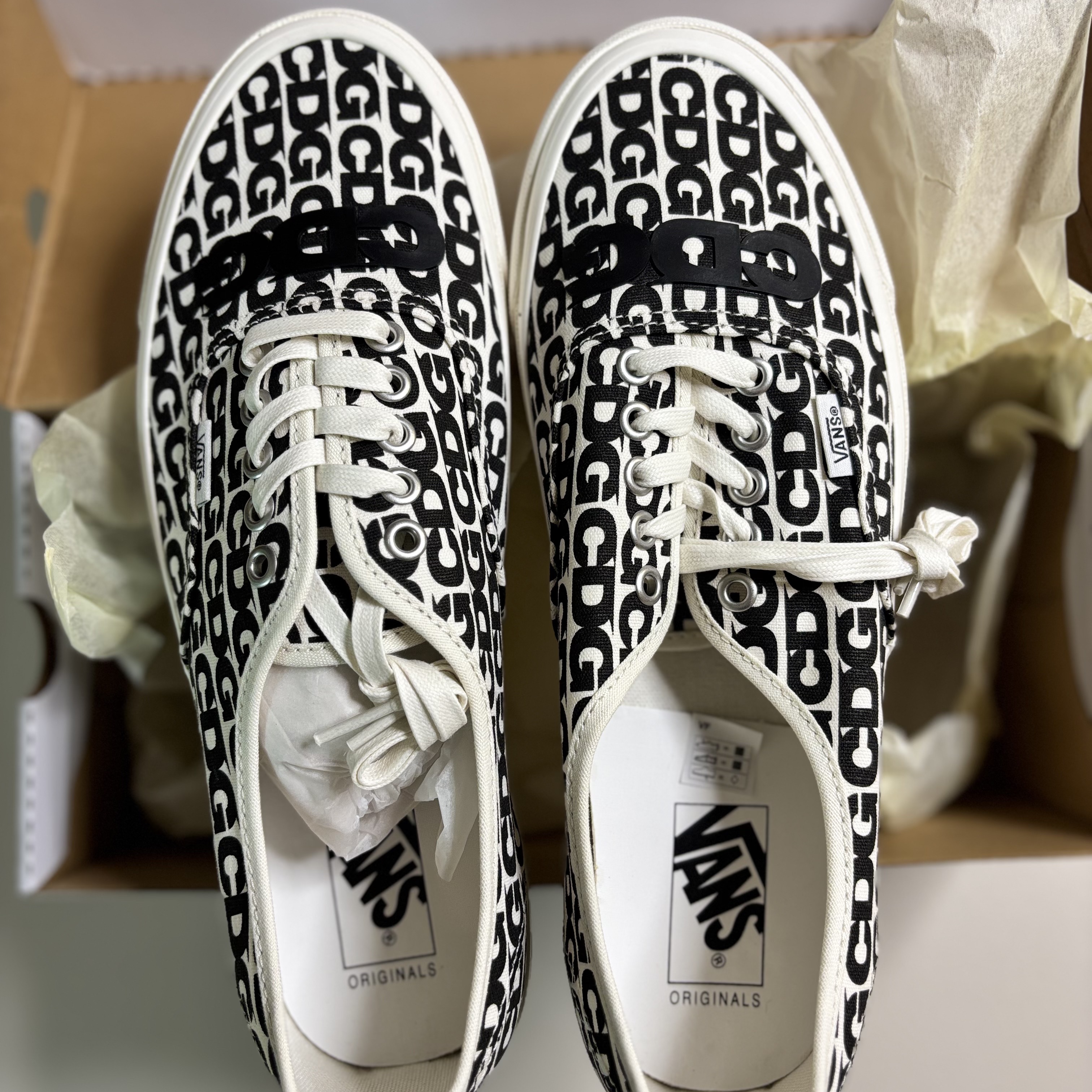 Vans Vault x CDG OG Authentic LX White Black 착용 스타일 - 3