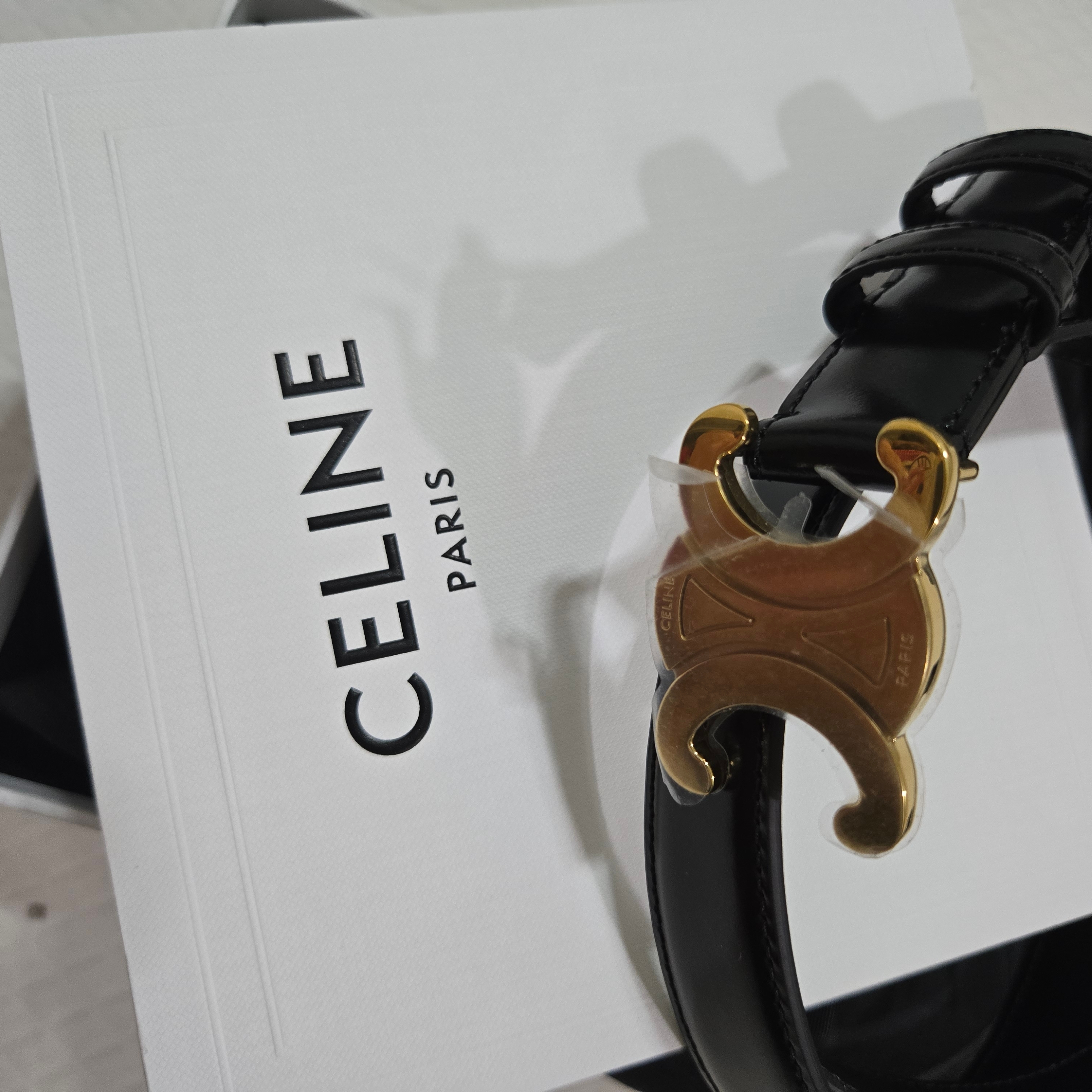 (W) Celine Medium Triomphe Belt in Taurillon Leather Black 착용 스타일
