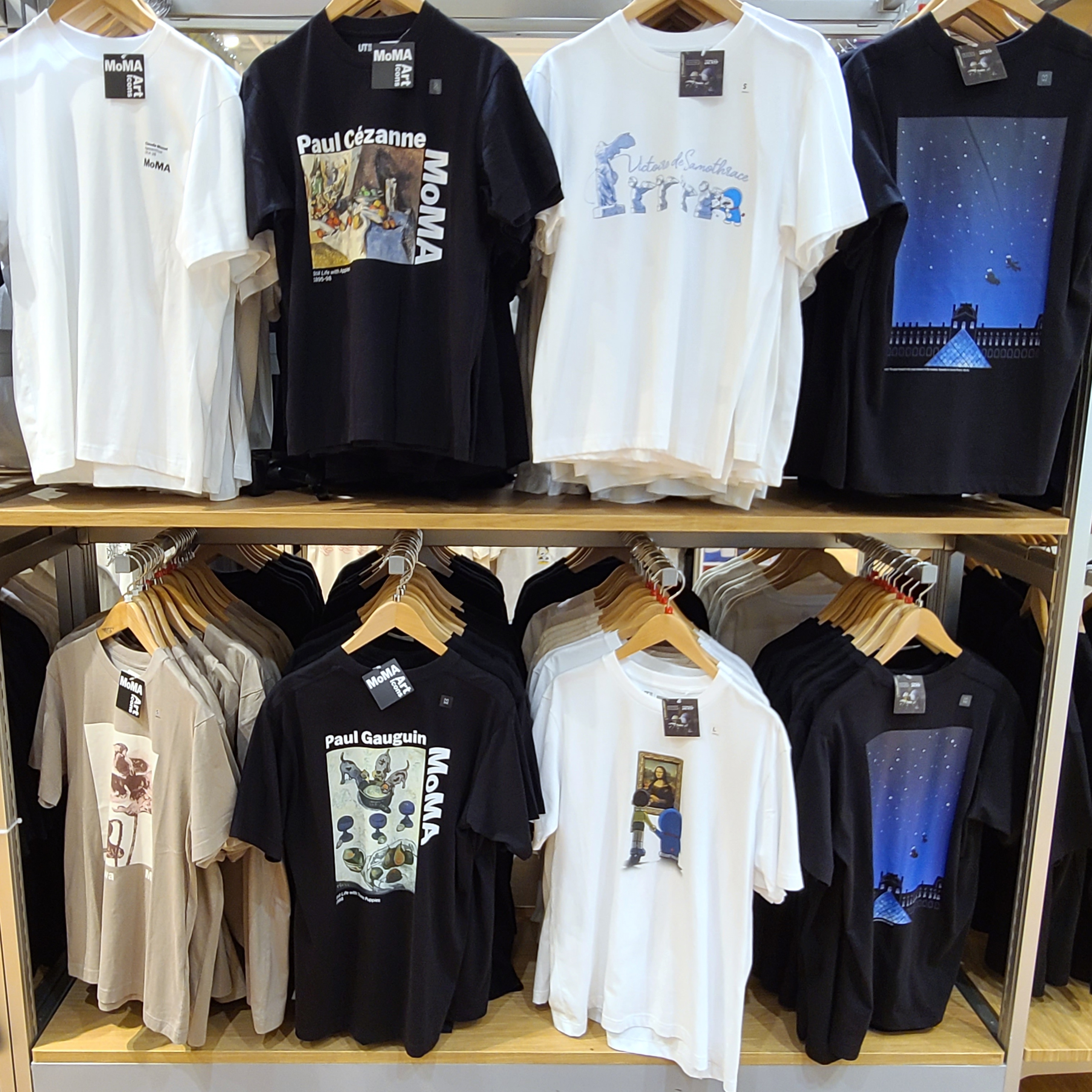 Uniqlo UT x Louvre x Doraemon Graphic T-Shirt B White - KR, Uniqlo UT x Louvre x Doraemon Graphic T-Shirt A White 착용 스타일 - 3
