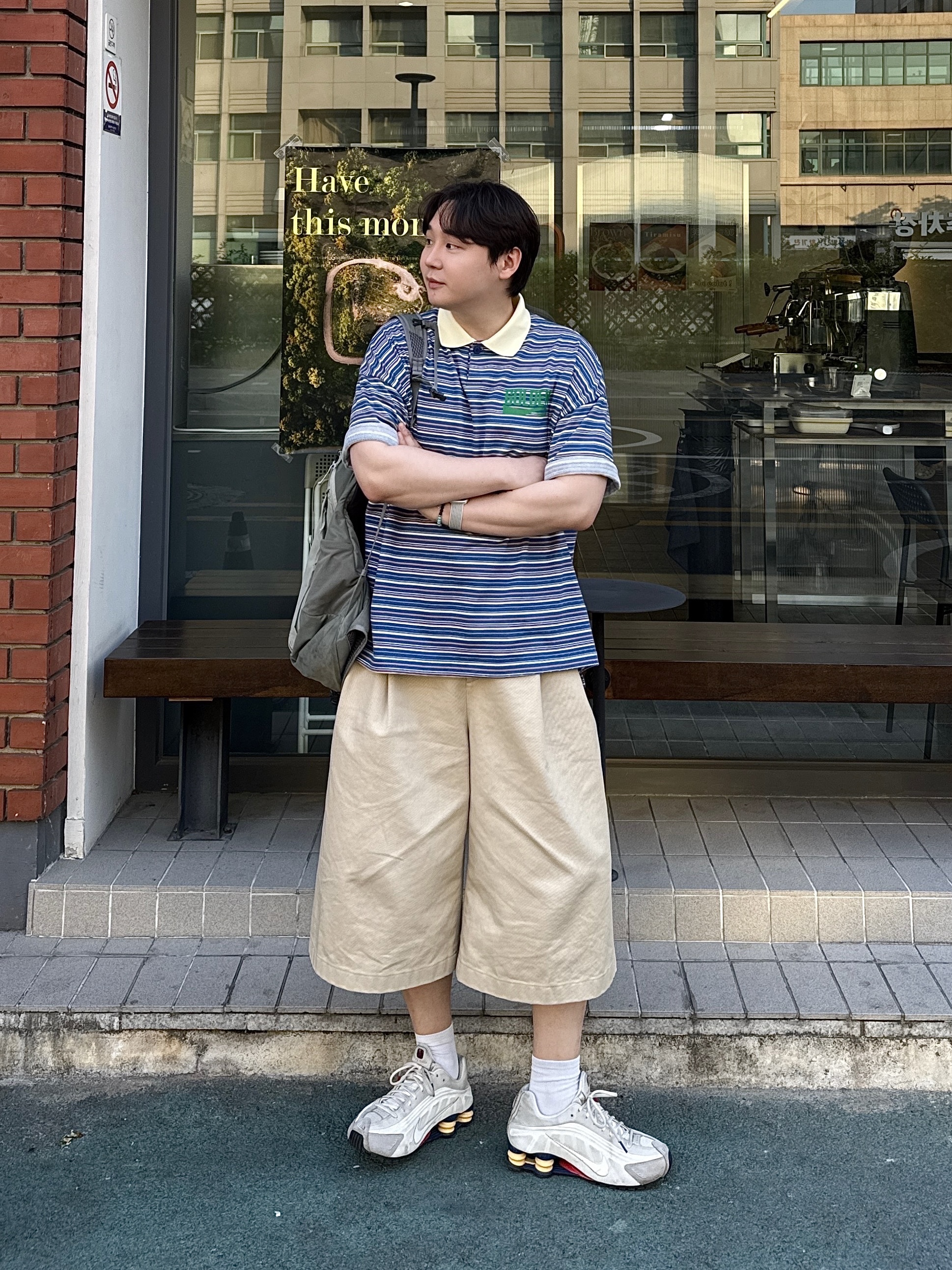Nike Shox R4 PRM Light Iron Ore and Phantom, Apple Watch SE 2024 40mm GPS Silver Aluminium Case with Sport Band S/M Denim (Korean Ver.) 착용 스타일 - 2