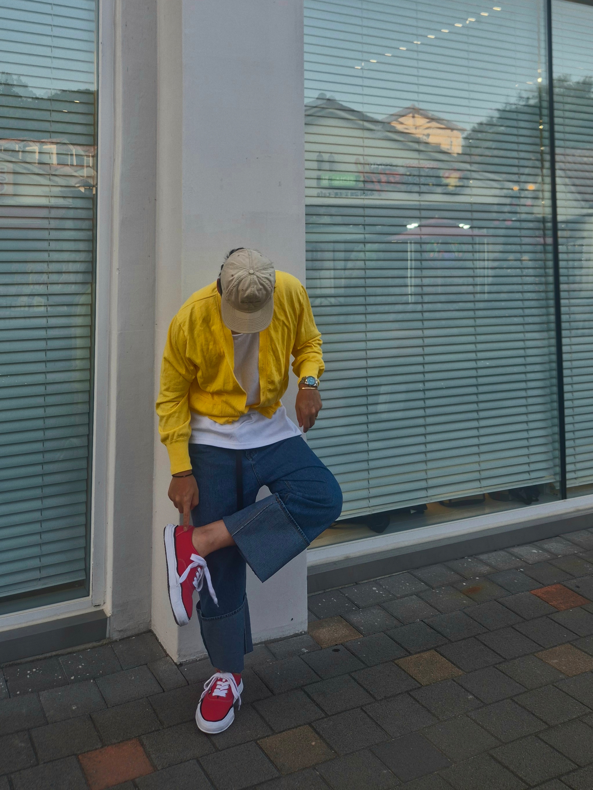 Maison Mihara Yasuhiro Baker OG Sole OD Canvas Low-top Sneakers Red, STU Stripe Denim Pants Mid Blue 착용 스타일 - 4