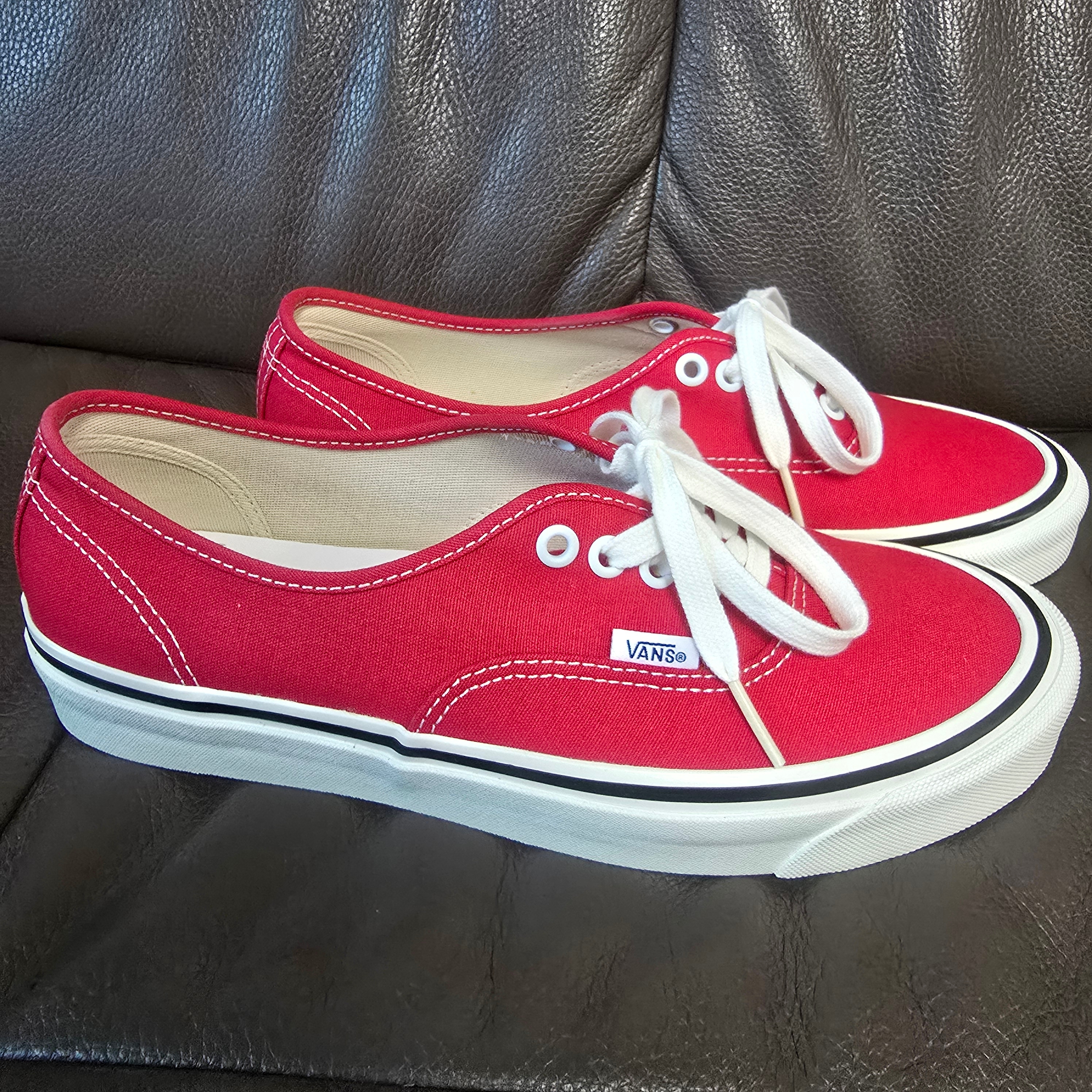 Vans Authentic 44 DX Anaheim Factory Racing Red 착용 스타일