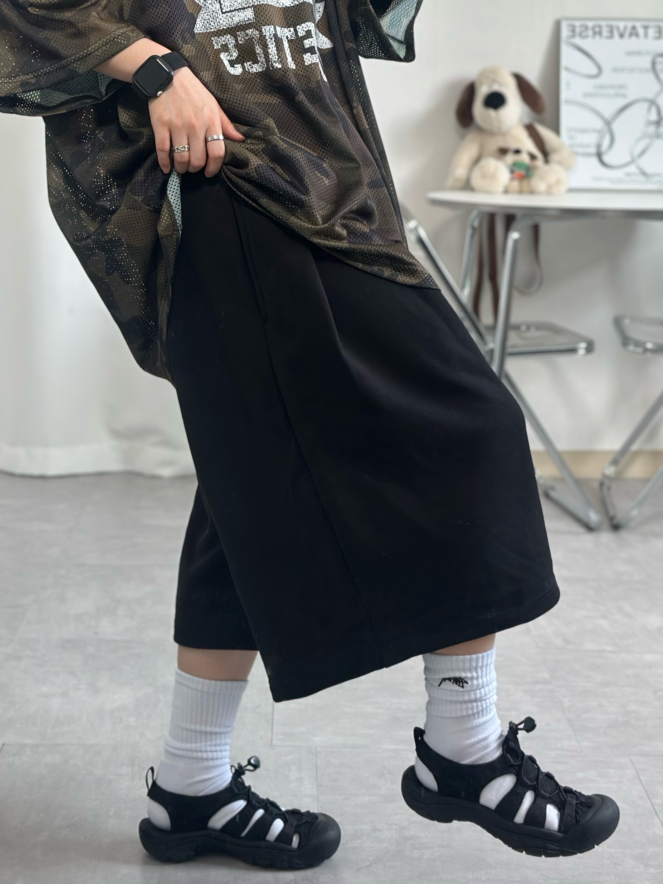 (W) Keen Newport H2 Triple Black, Stussy Small Stock Crew Socks White (3 Pack) 착용 스타일 - 7