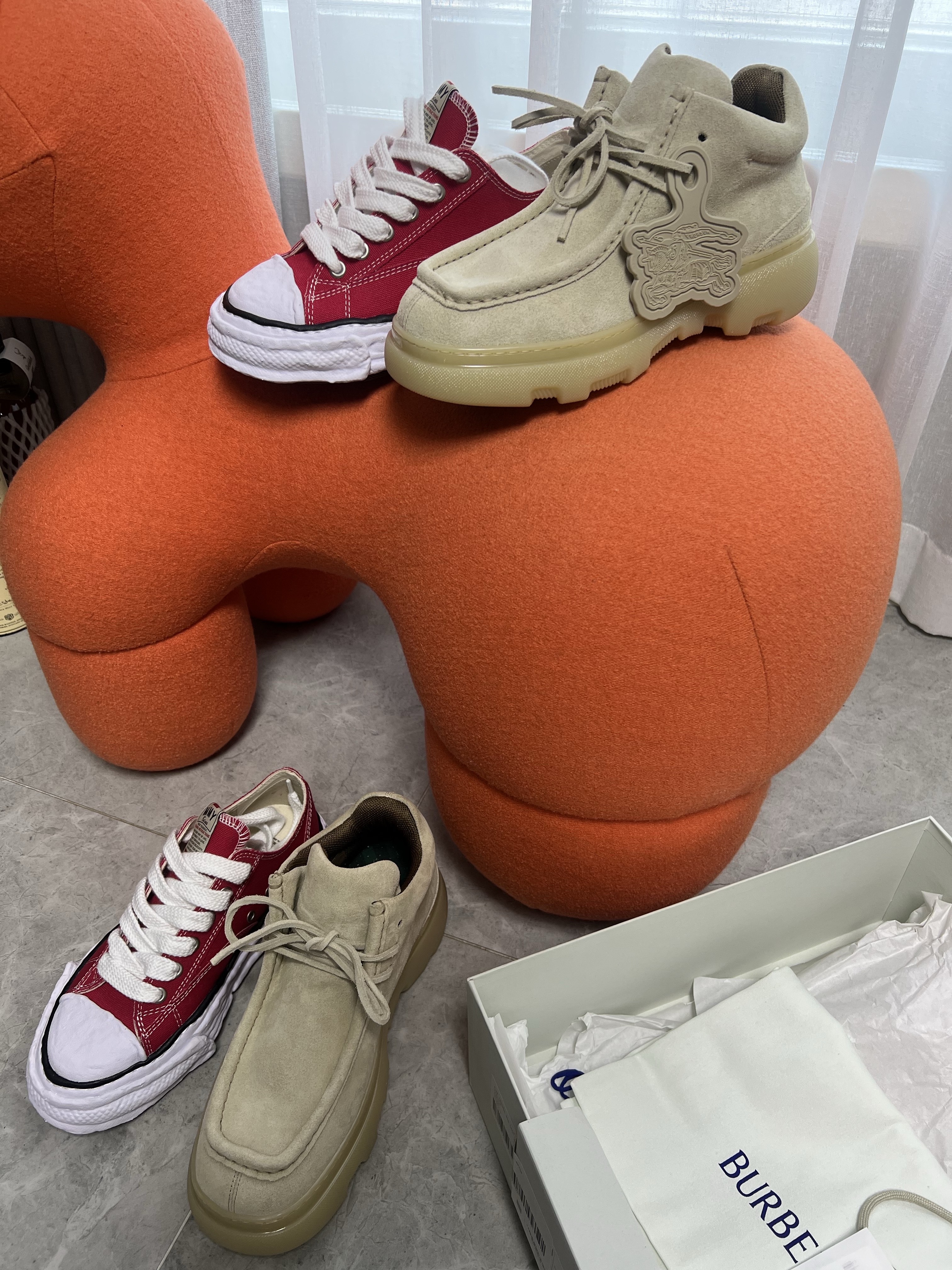 Prada Re-Nylon Bermuda Shorts Black, Maison Mihara Yasuhiro Peterson23 OG Sole Canvas Low-top Sneakers Red 착용 스타일 - 2