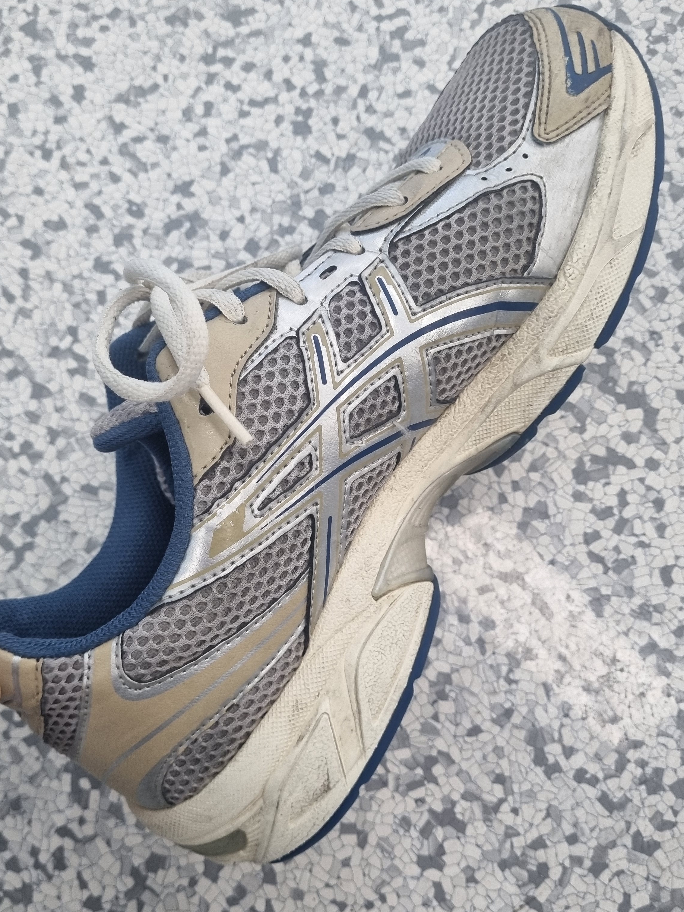 Asics Gel-1130 White Shark Skin 착용 스타일