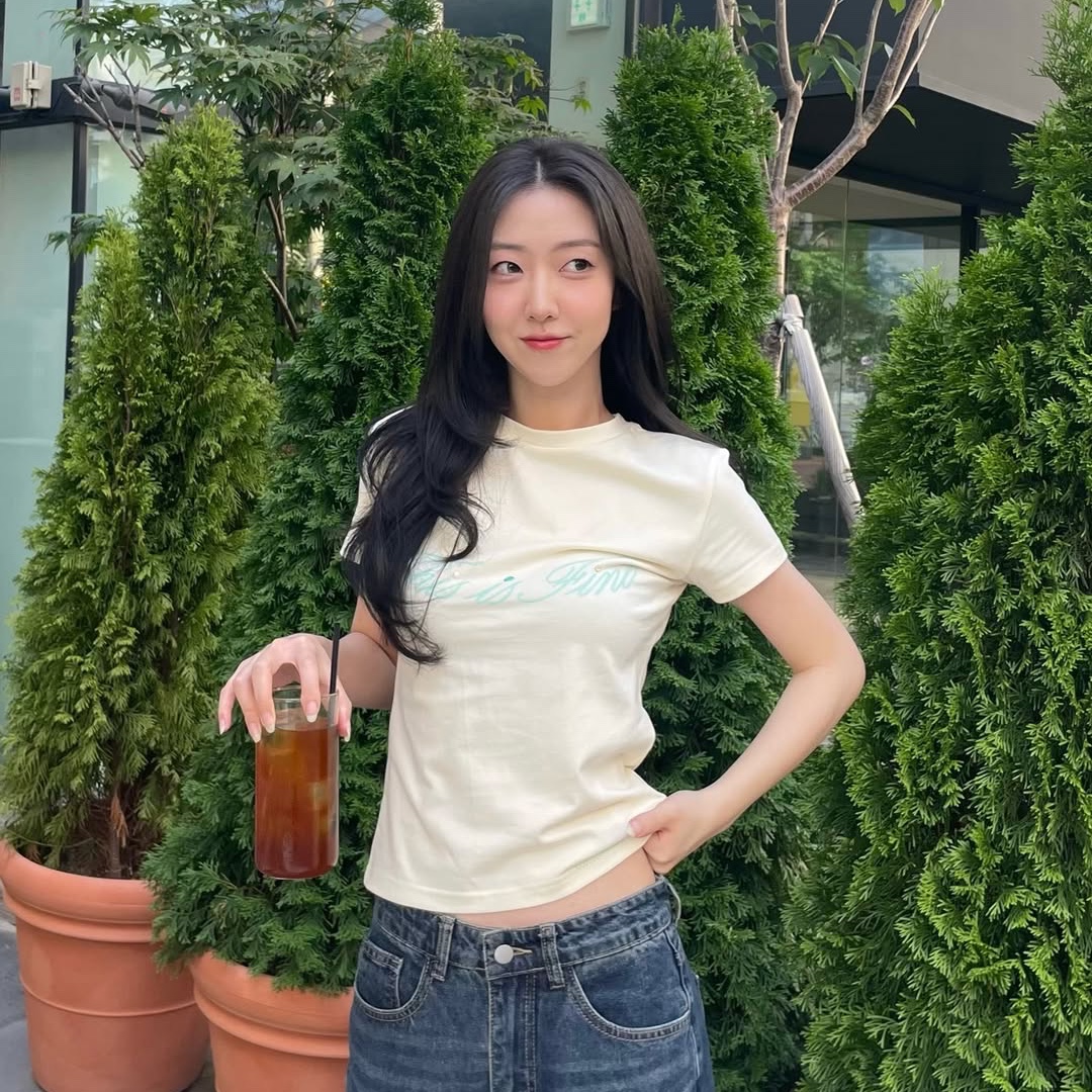 THIS IS FINE Ribbed Sleeveless Top Black, THIS IS FINE Signature Ball Cap Black 착용 스타일 - 5
