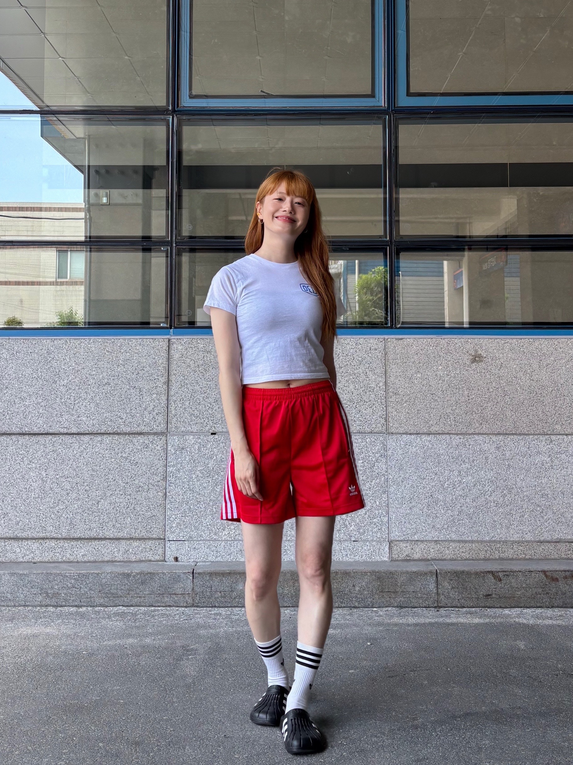 (W) Adidas Firebird Shorts Better Scarlet White - KR Sizing, Adidas Adilette Clog Black White 착용 스타일 - 3
