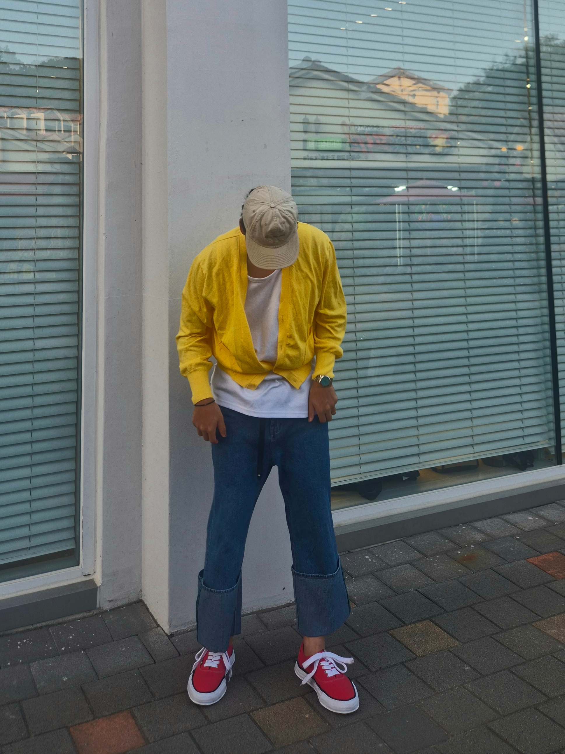 Maison Mihara Yasuhiro Baker OG Sole OD Canvas Low-top Sneakers Red, STU Stripe Denim Pants Mid Blue 착용 스타일 - 3