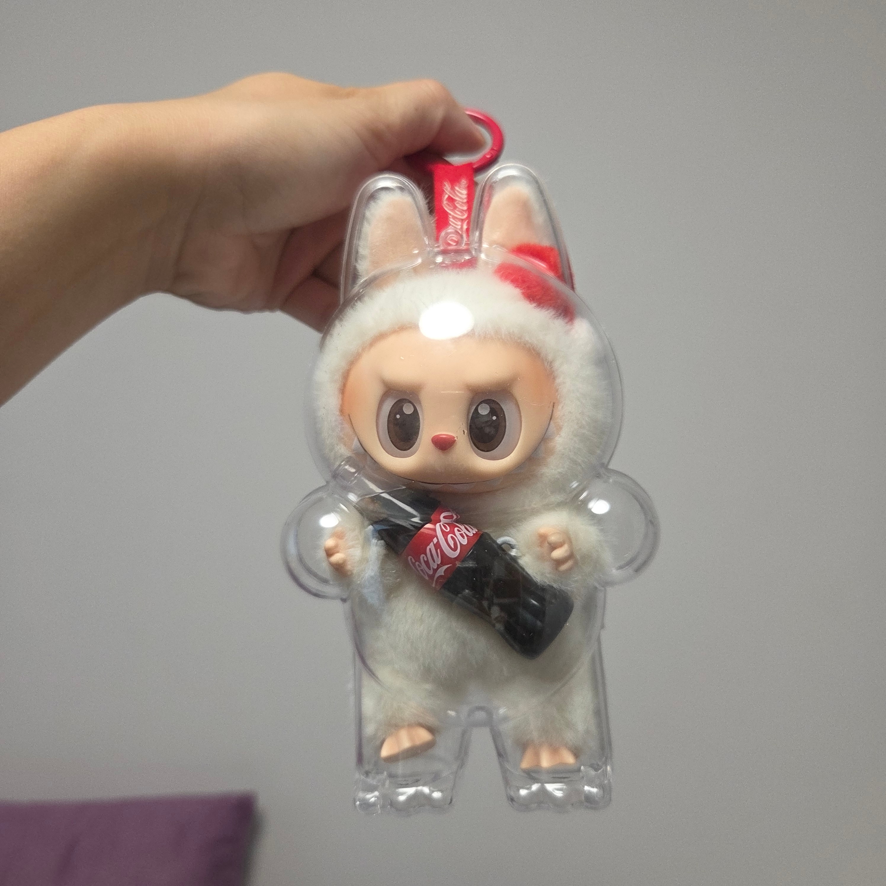 Pop Mart Labubu Coca Cola Series Surprise Shake Keyring (Opened Case) 착용 스타일 - 3