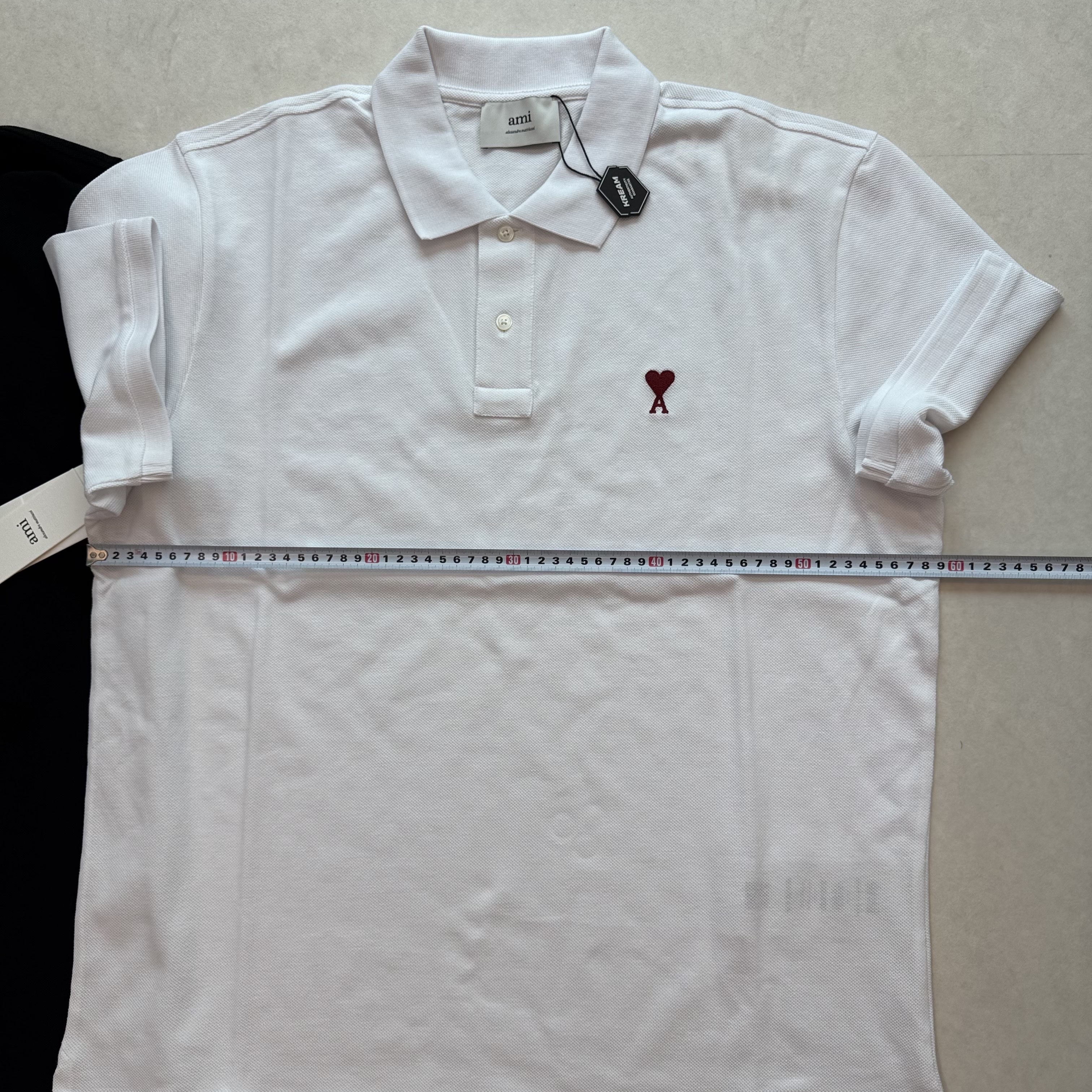 AMI de Coeur Polo Shirt White, AMI de Coeur Polo Shirt Black 착용 스타일 - 3