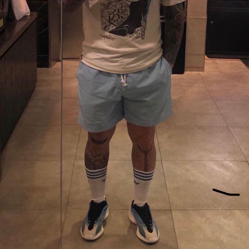 Adidas Yeezy 700 V3 Arzareth 착용 스타일