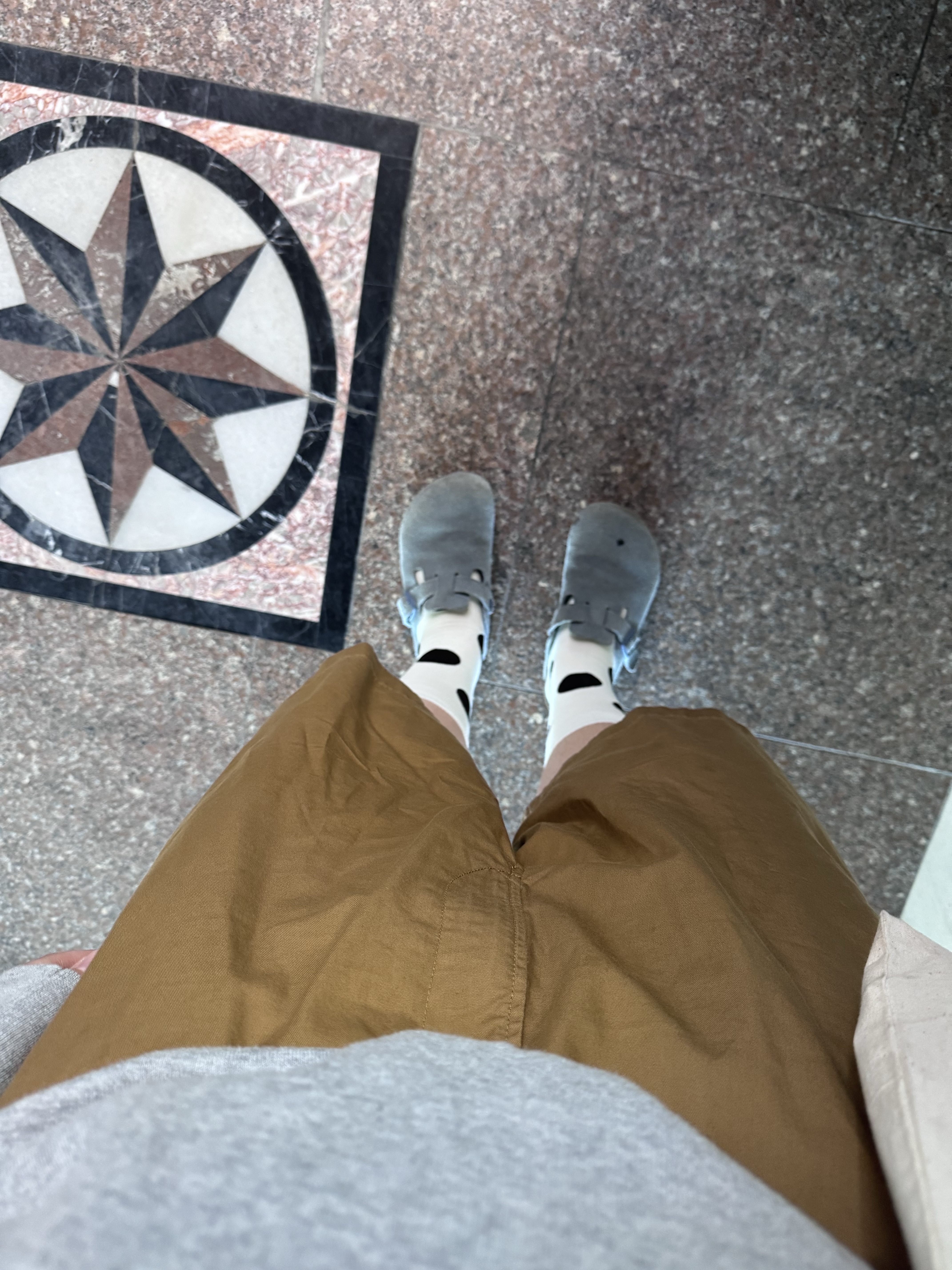 TOWTOW.ARCHIVE Timeless Twist Wristlet Black, Birkenstock Boston Soft Footbed Suede Leather Elemental Blue - Regular 착용 스타일 - 2