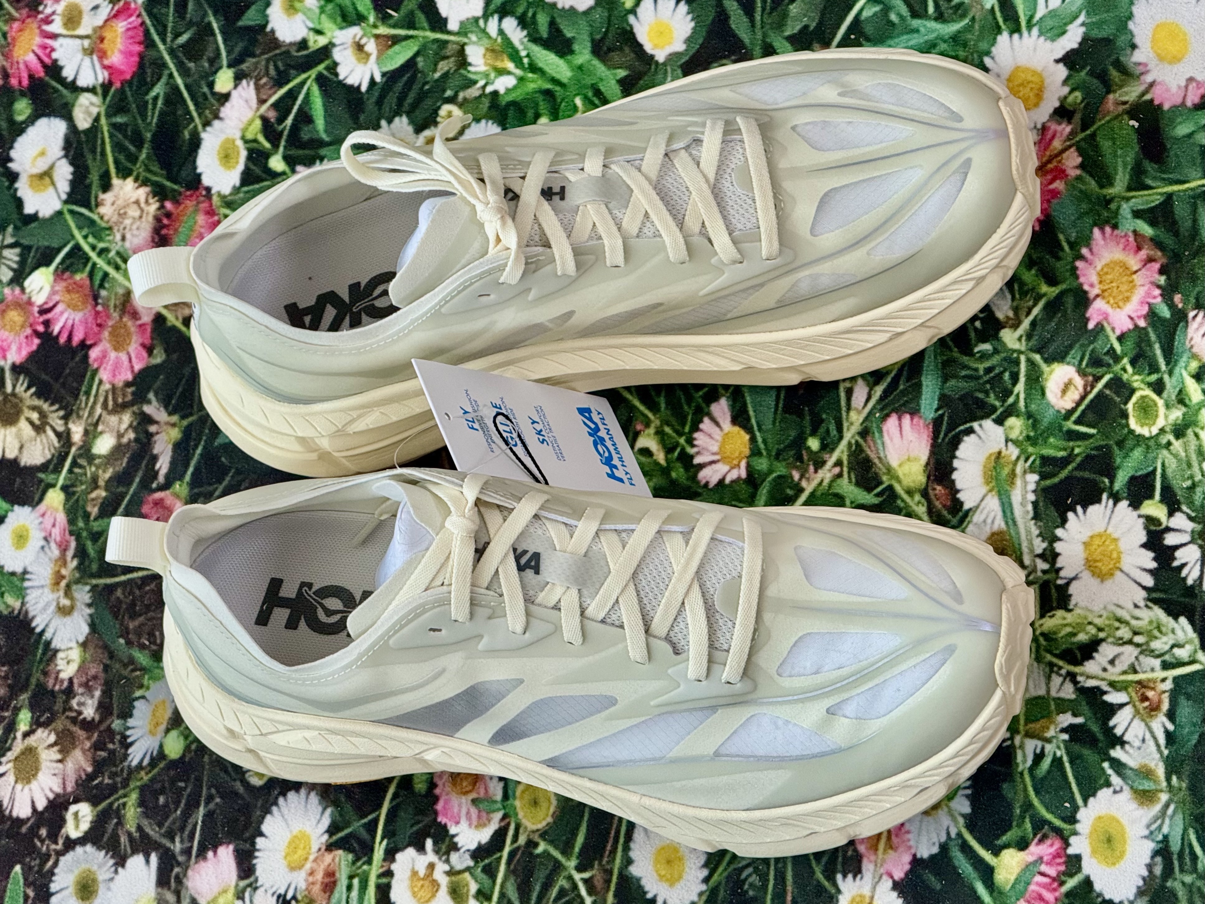 Hoka Mafate Speed 4 Lite Truffle Salt Vintage Yellow, Hoka Mafate Speed 4 Lite Black Outer Orbit 착용 스타일 - 5