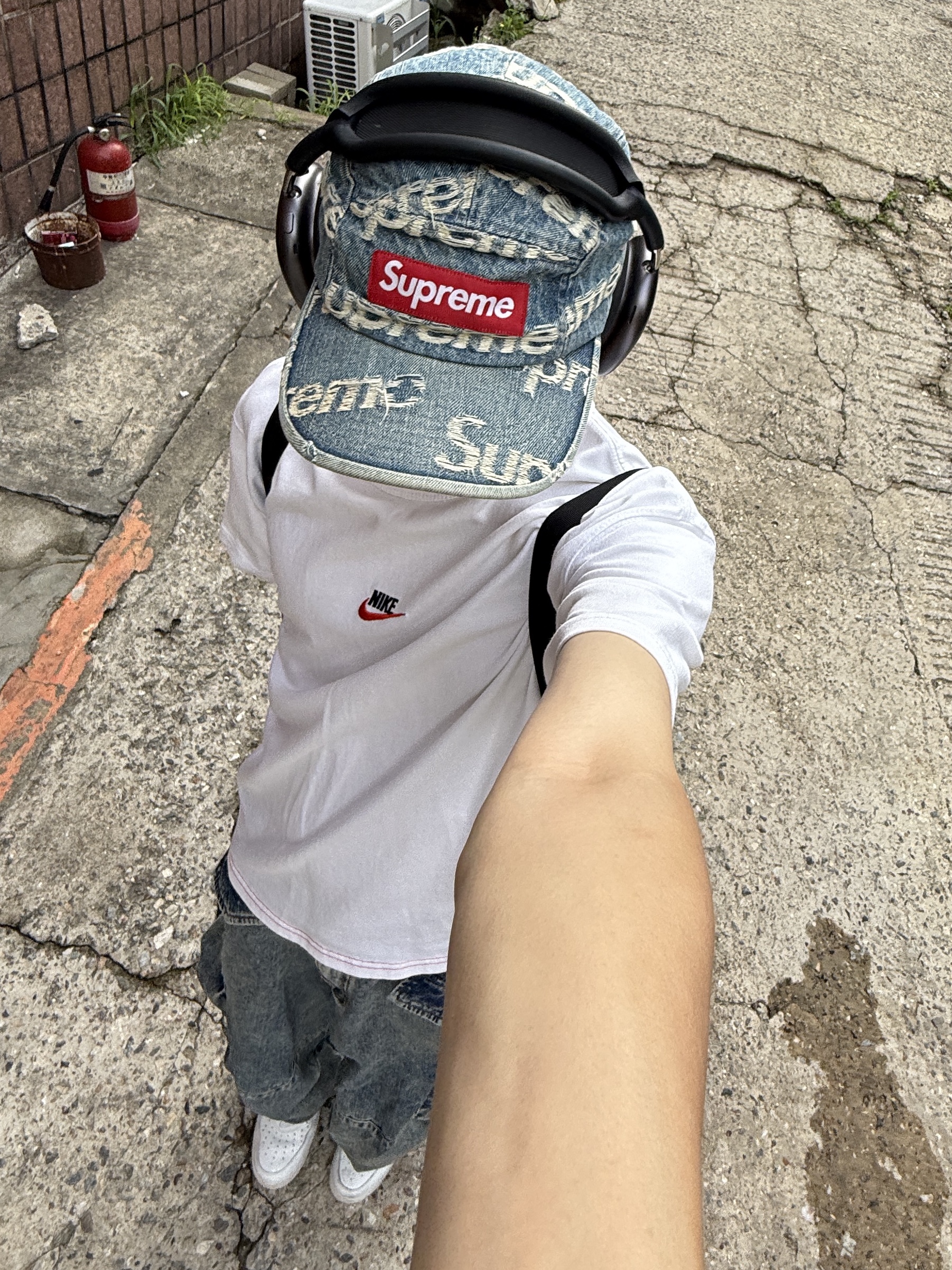 Nike x Supreme Air Force 1 Low White, Supreme Mesh Small Backpack Black - 23SS 착용 스타일 - 6