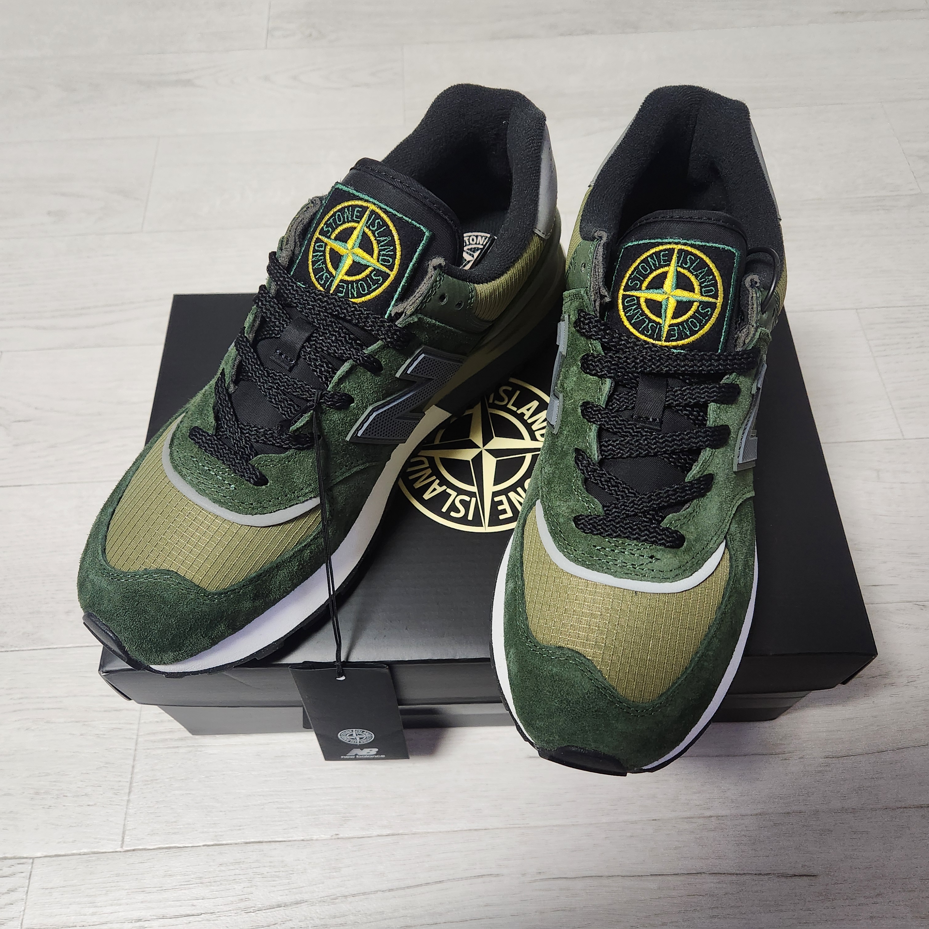New Balance x Stone Island 574 Legacy Dark Green 착용 스타일