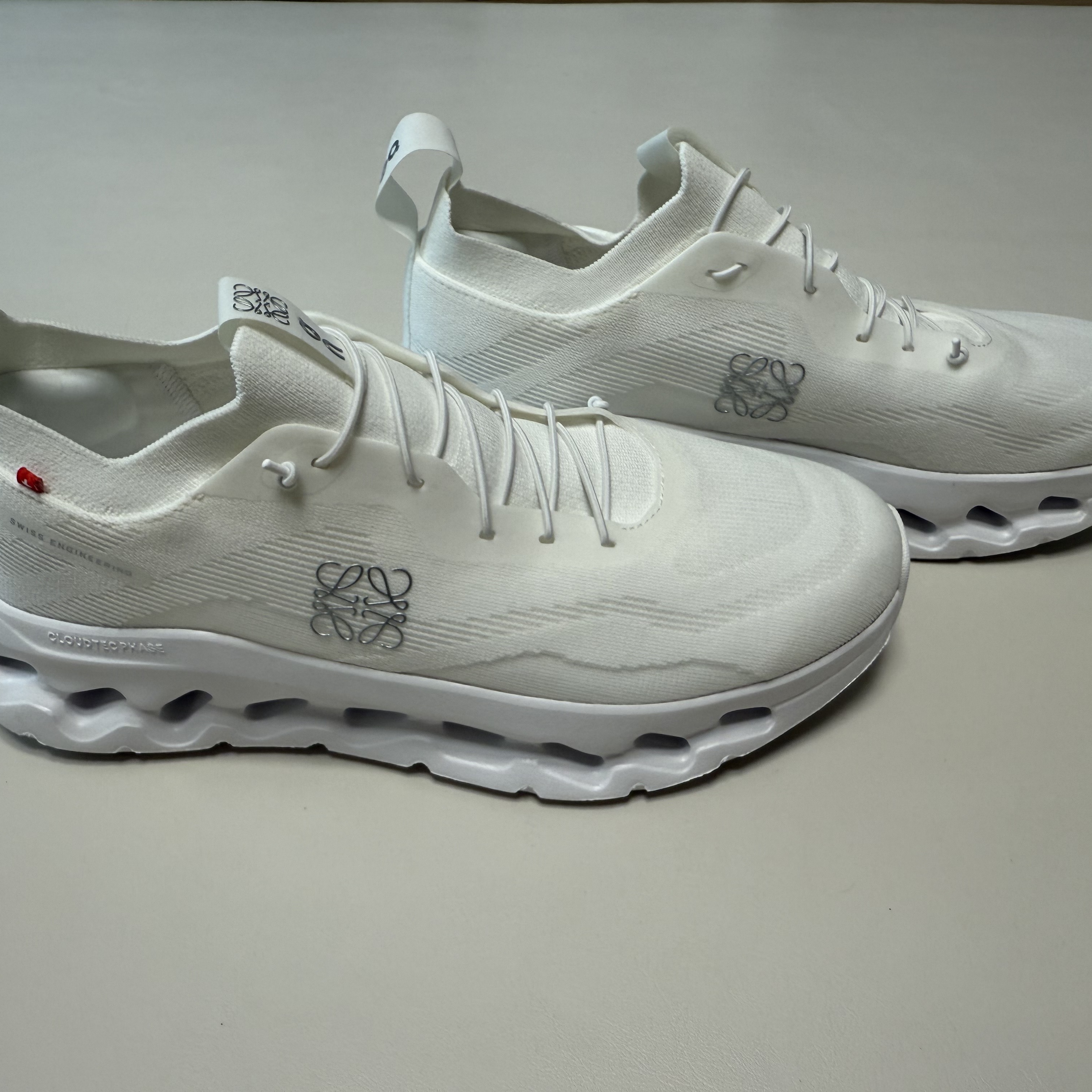 Loewe x On Running Cloudtilt All White 착용 스타일