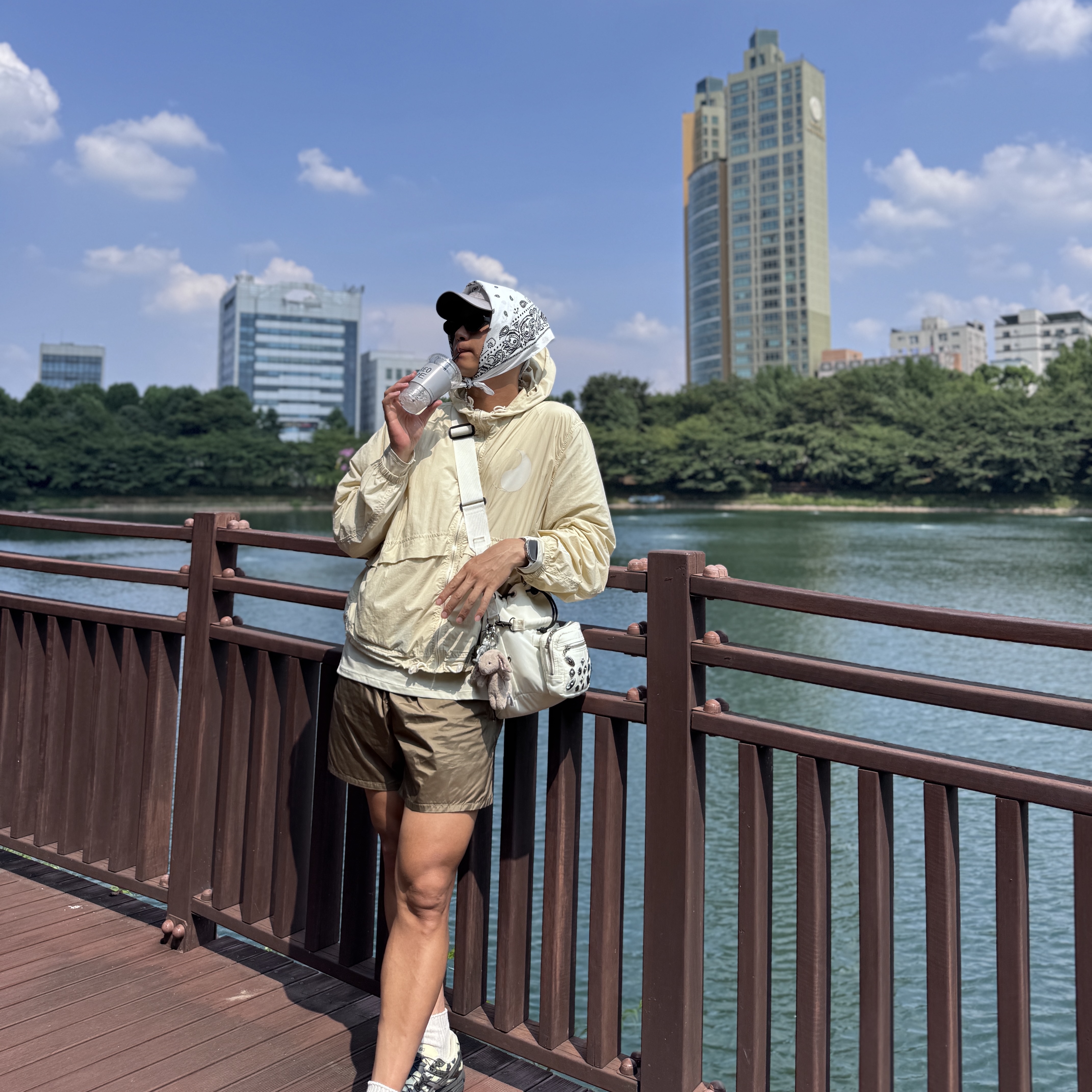 Asics x Cecilie Bahnsen Gel-Cumulus 16 Black Yellow, Peaceminusone PMO Bandana Set #1 Red White Black 착용 스타일 - 1