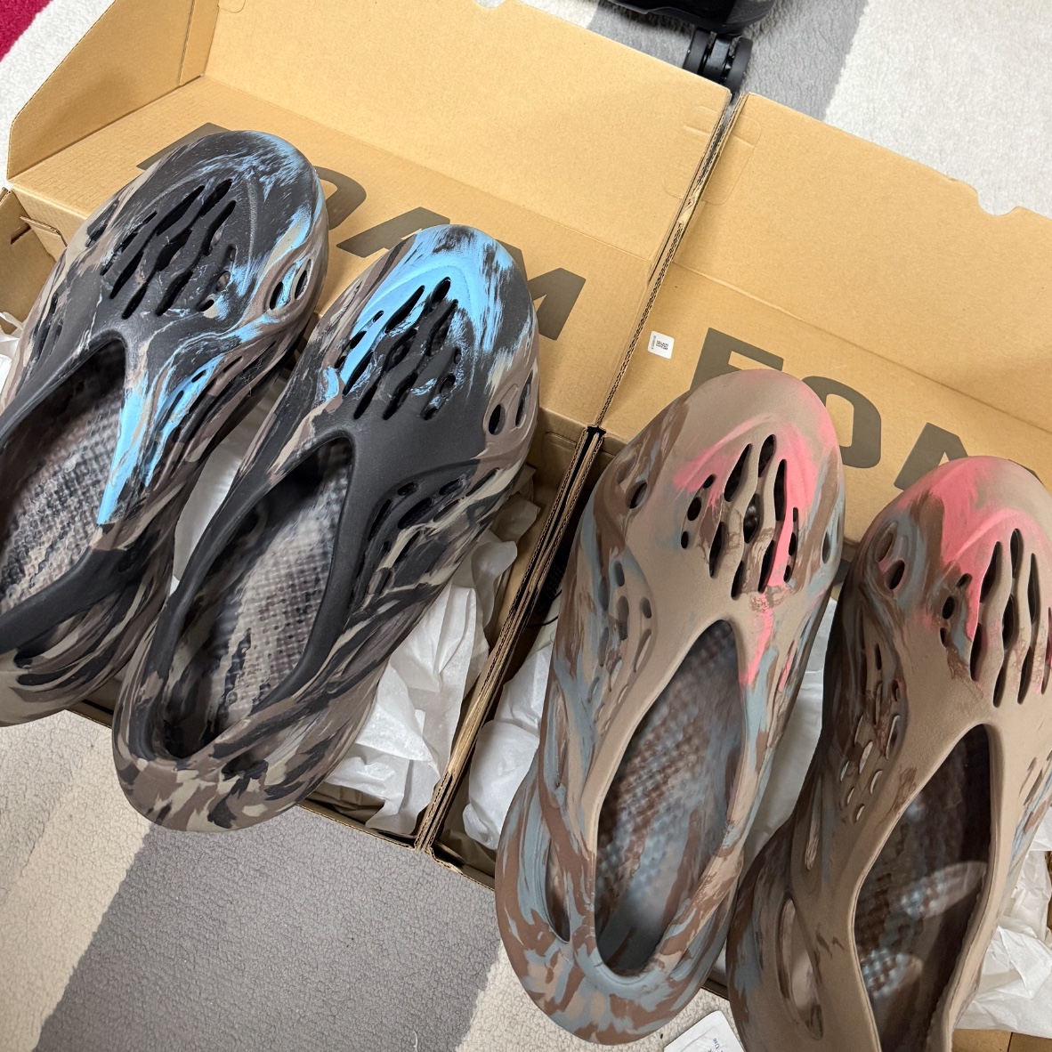 Adidas Yeezy Foam RNNR MX Sand Grey, Adidas Yeezy Foam RNNR MX Cinder 착용 스타일