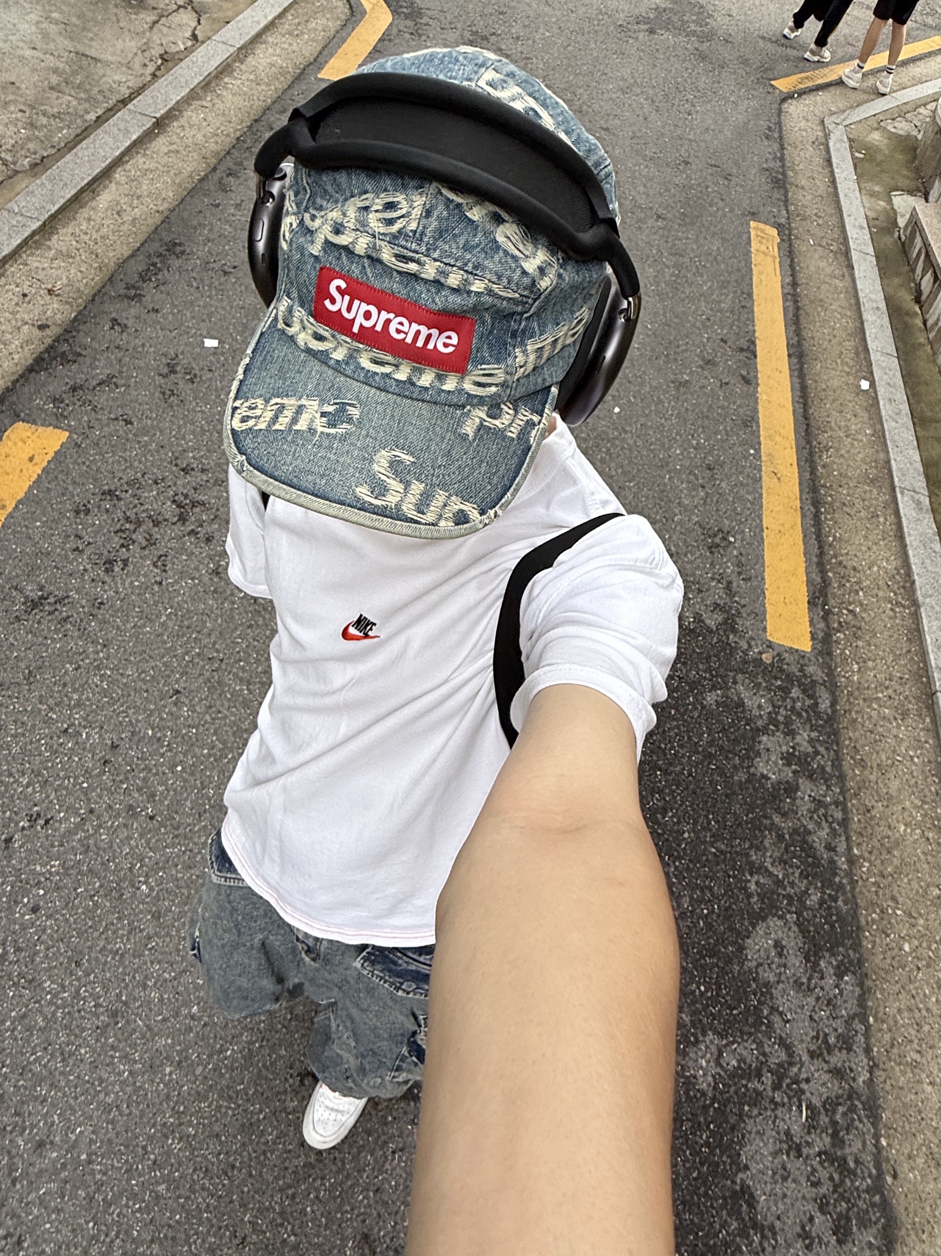 Nike x Supreme Air Force 1 Low White, Supreme Mesh Small Backpack Black - 23SS 착용 스타일 - 1