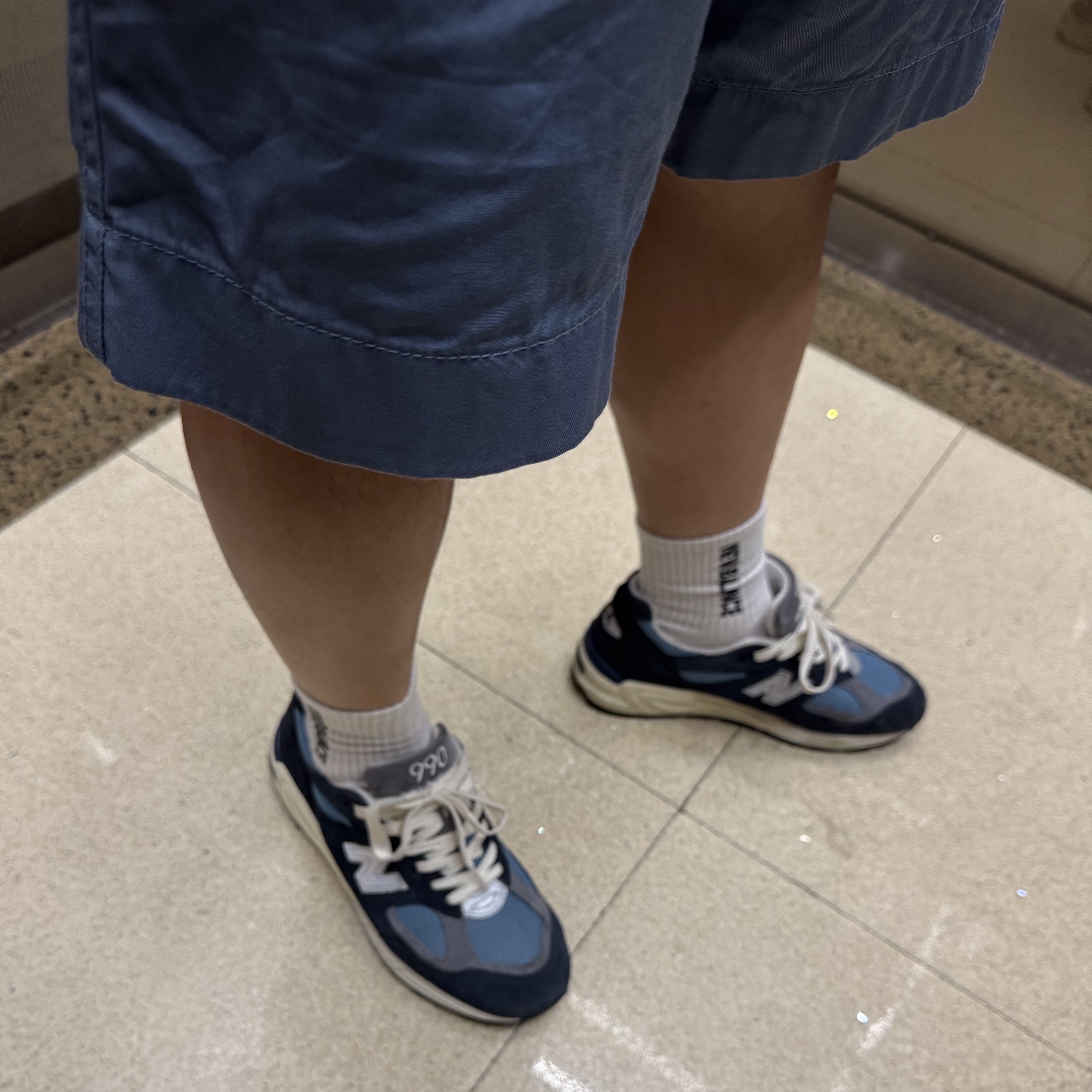 New Balance 990v2 Made in USA Navy Castlerock 착용 스타일