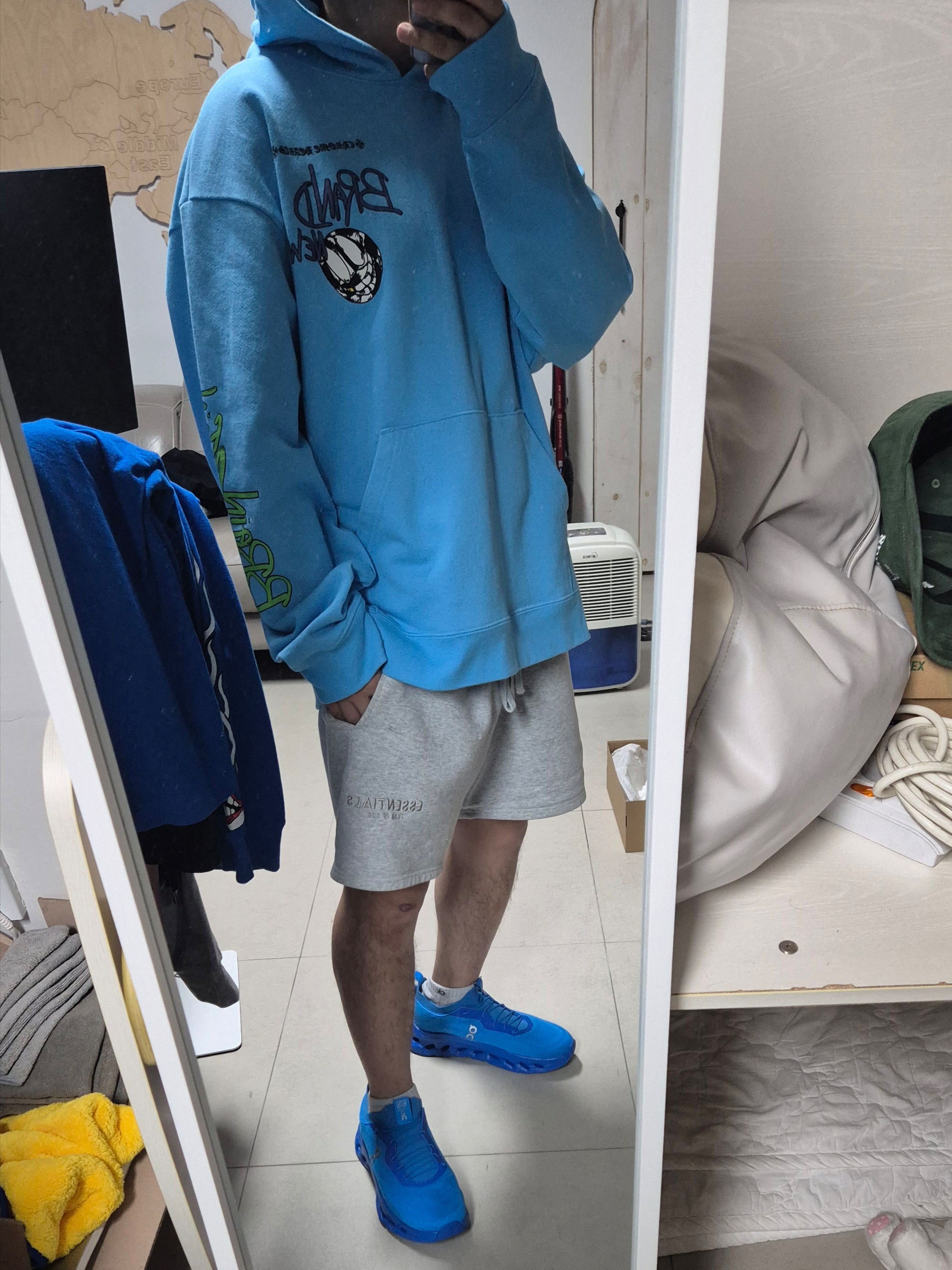 Loewe x On Running Cloudtilt Blue, Chrome Hearts Matty Boy Brain New Hoodie Blue 착용 스타일 - 1