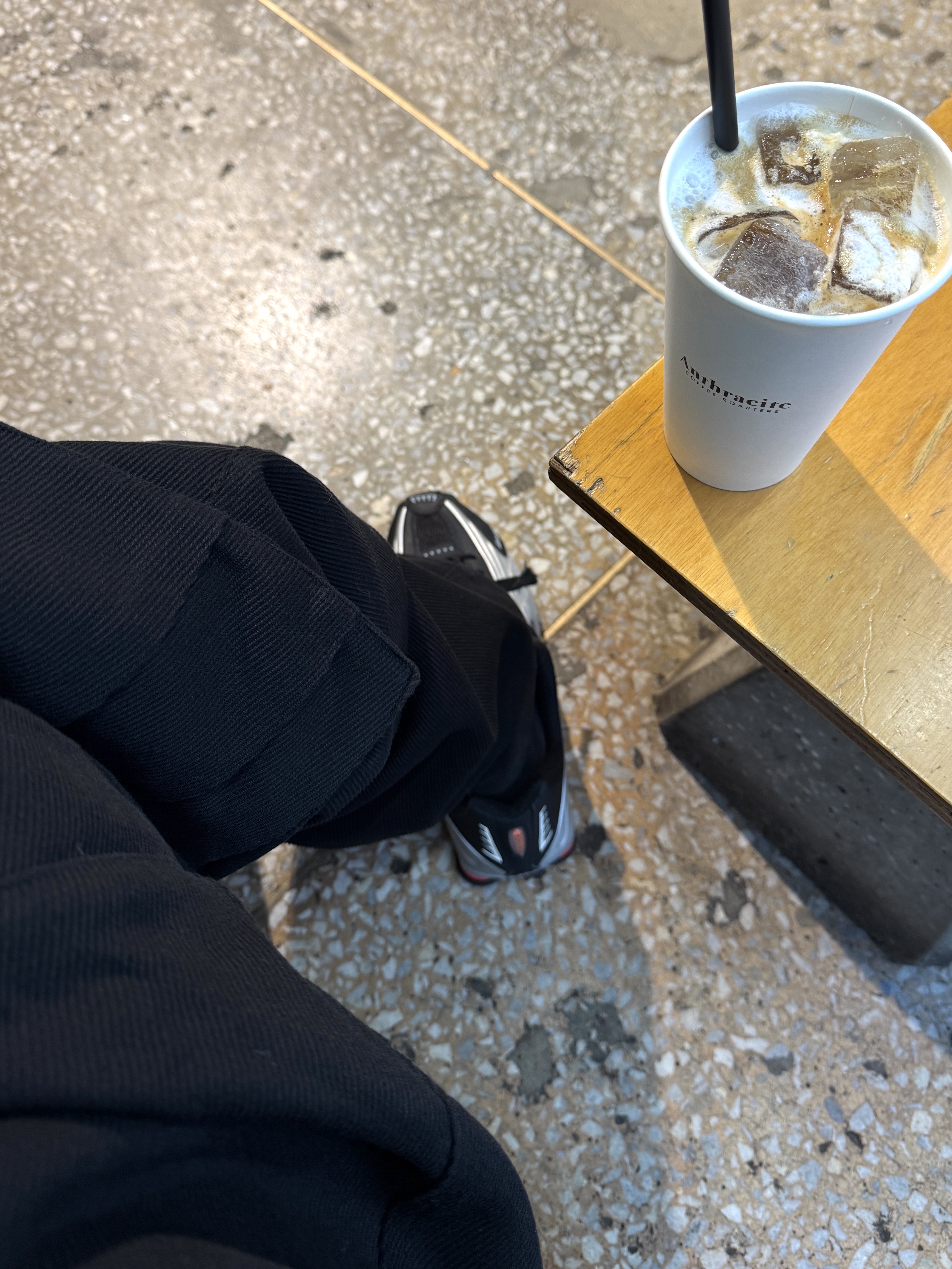 Gentle Monster x Maison Margiela MM113 Black Clear, Prada Leather Crisscross Slides Black 착용 스타일 - 8