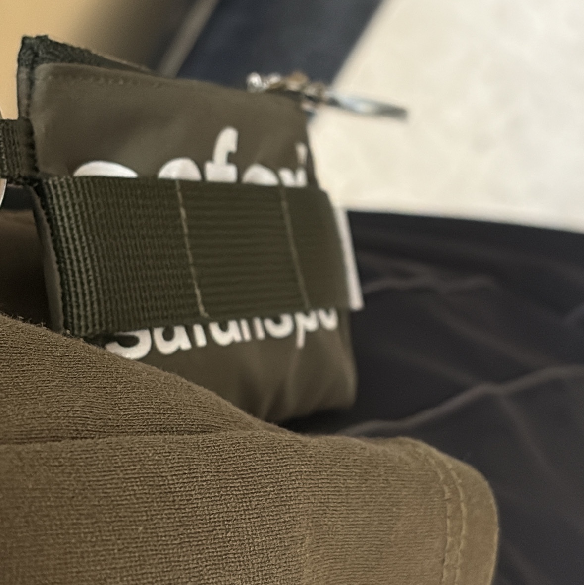 [KREAM 단독] Safarispot Basic Safari Keyring Card Wallet Olive 착용 스타일