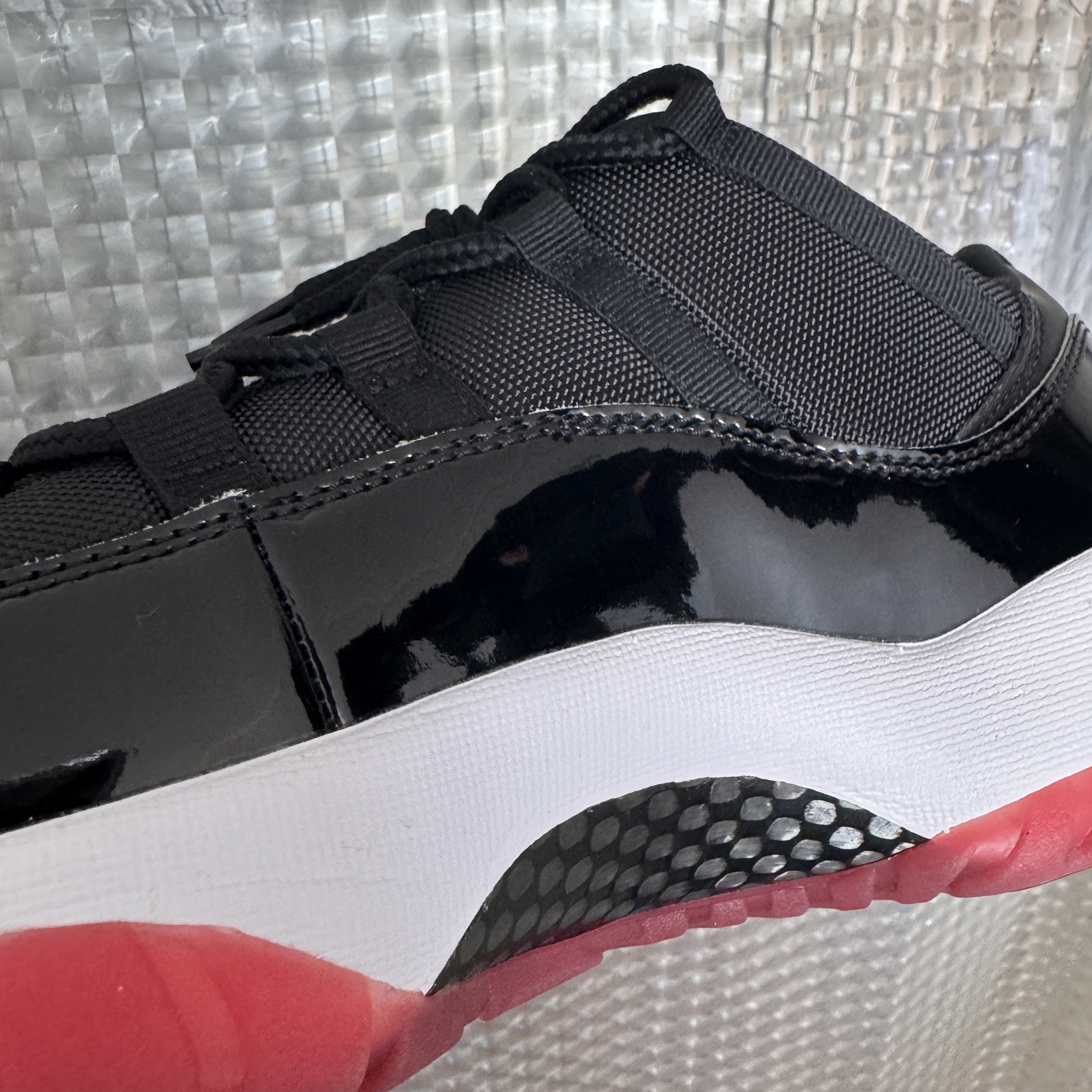 Jordan 11 Retro Low Bred 2025 착용 스타일 - 4