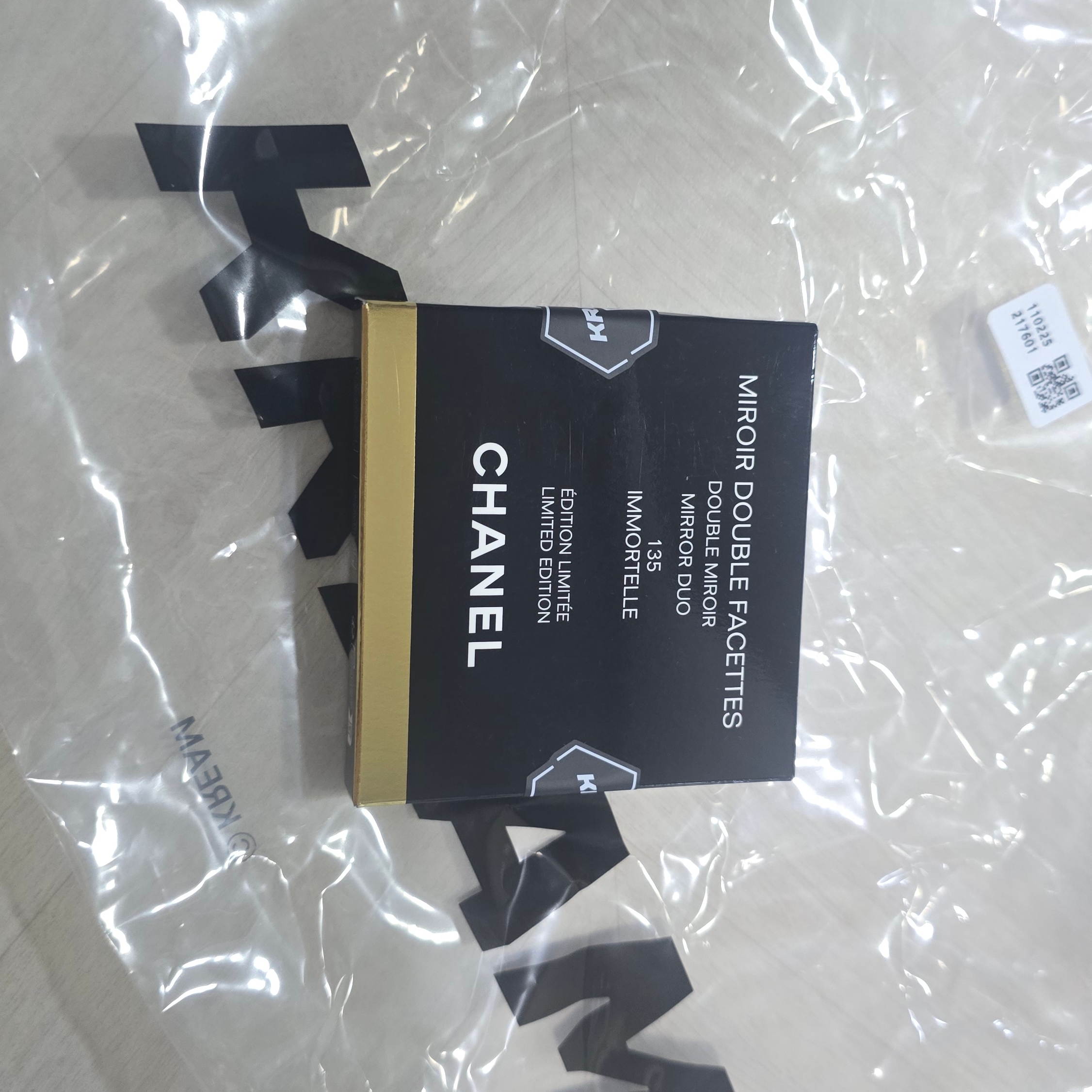 Chanel Codes Couleur Limited Edition Miroir Double Facettes 135 Immortelle 착용 스타일