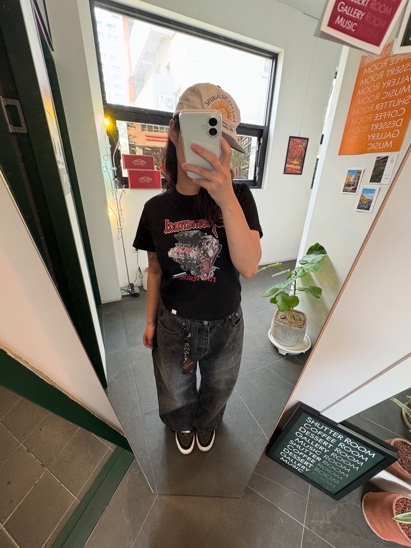 Hello Sunrise Washed HS Arch Logo 6Panel Cap Oatmeal Beige & Charcoal, Vans Skate Half Cab '92 VCU Dark Brown White 착용 스타일