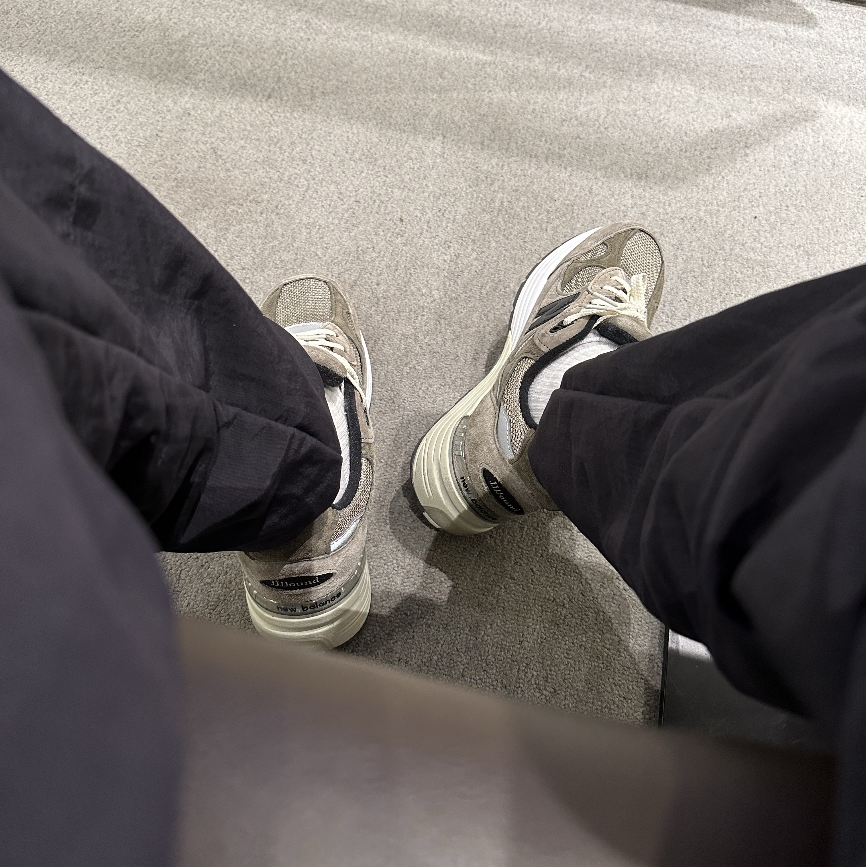 New Balance x JJJJound 992 Made in USA Grey 착용 스타일 - 2