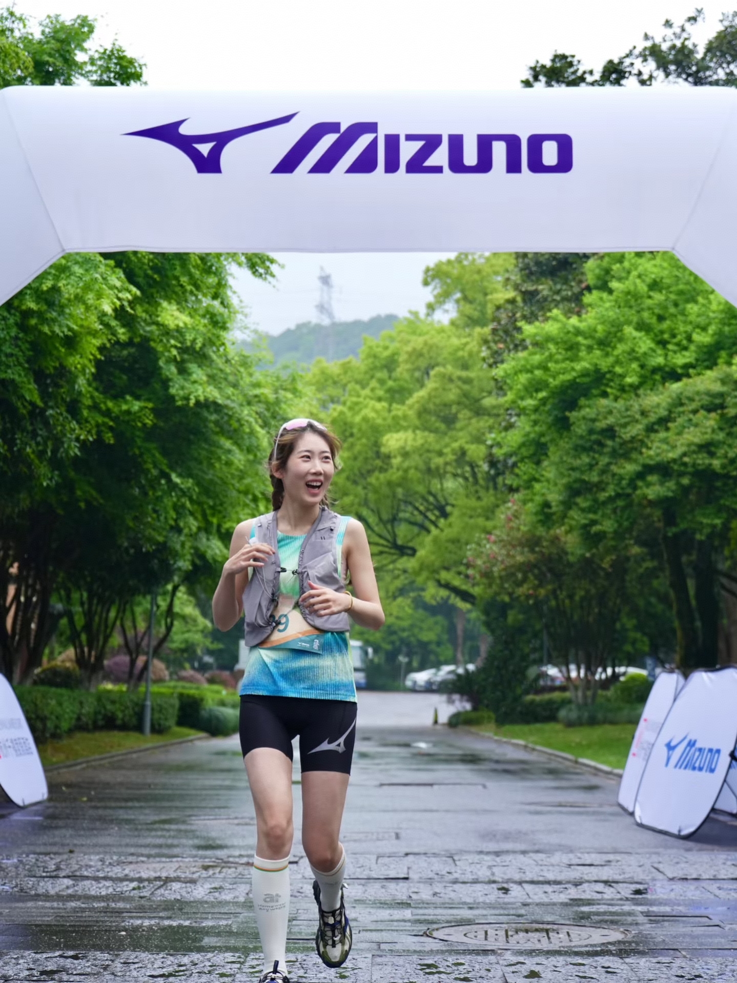 Mizuno Racer Trail SE Silver Grey, Mizuno Racer Trail SE Khaki 착용 스타일 - 2