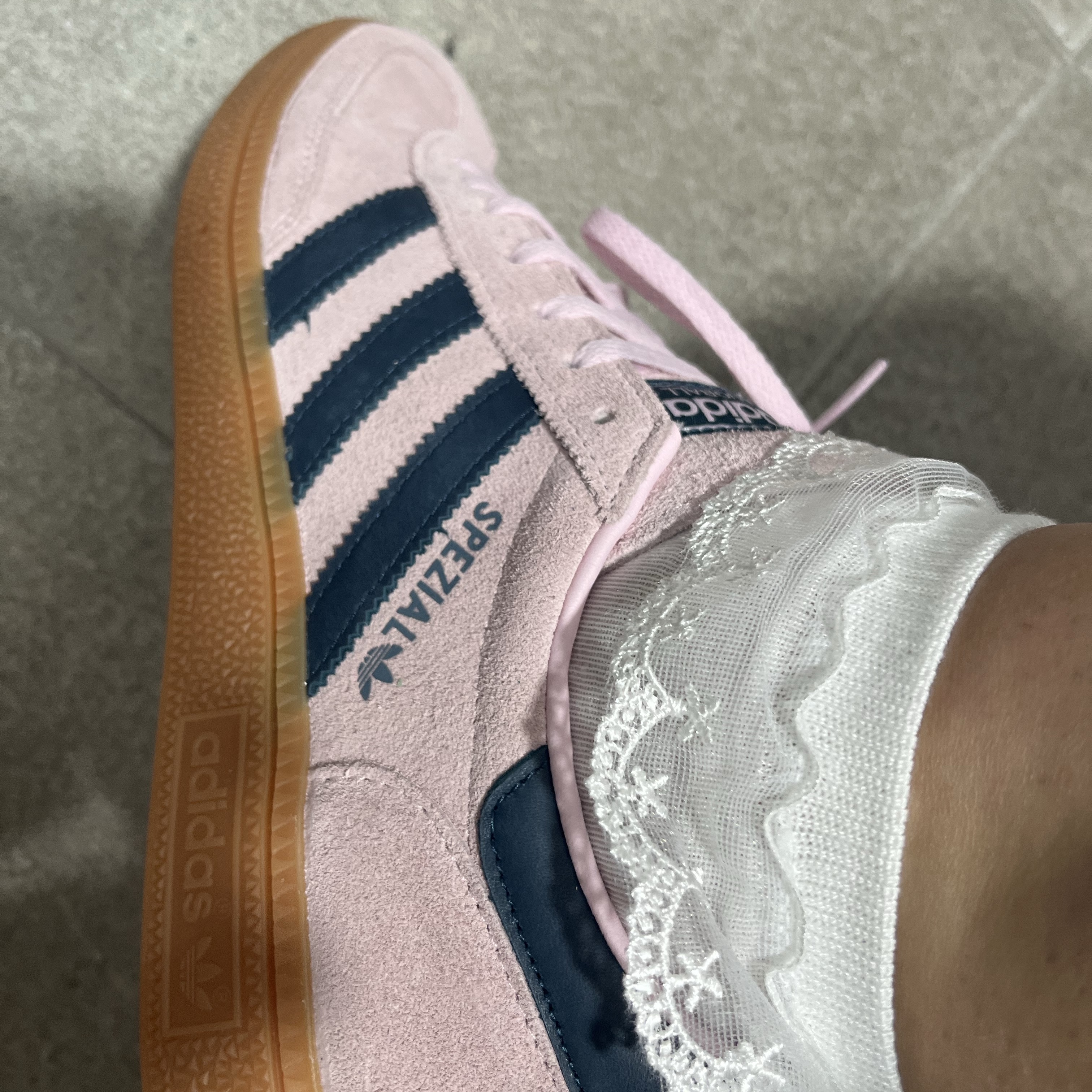 (W) Adidas Spezial Handball Clear Pink 착용 스타일 - 2