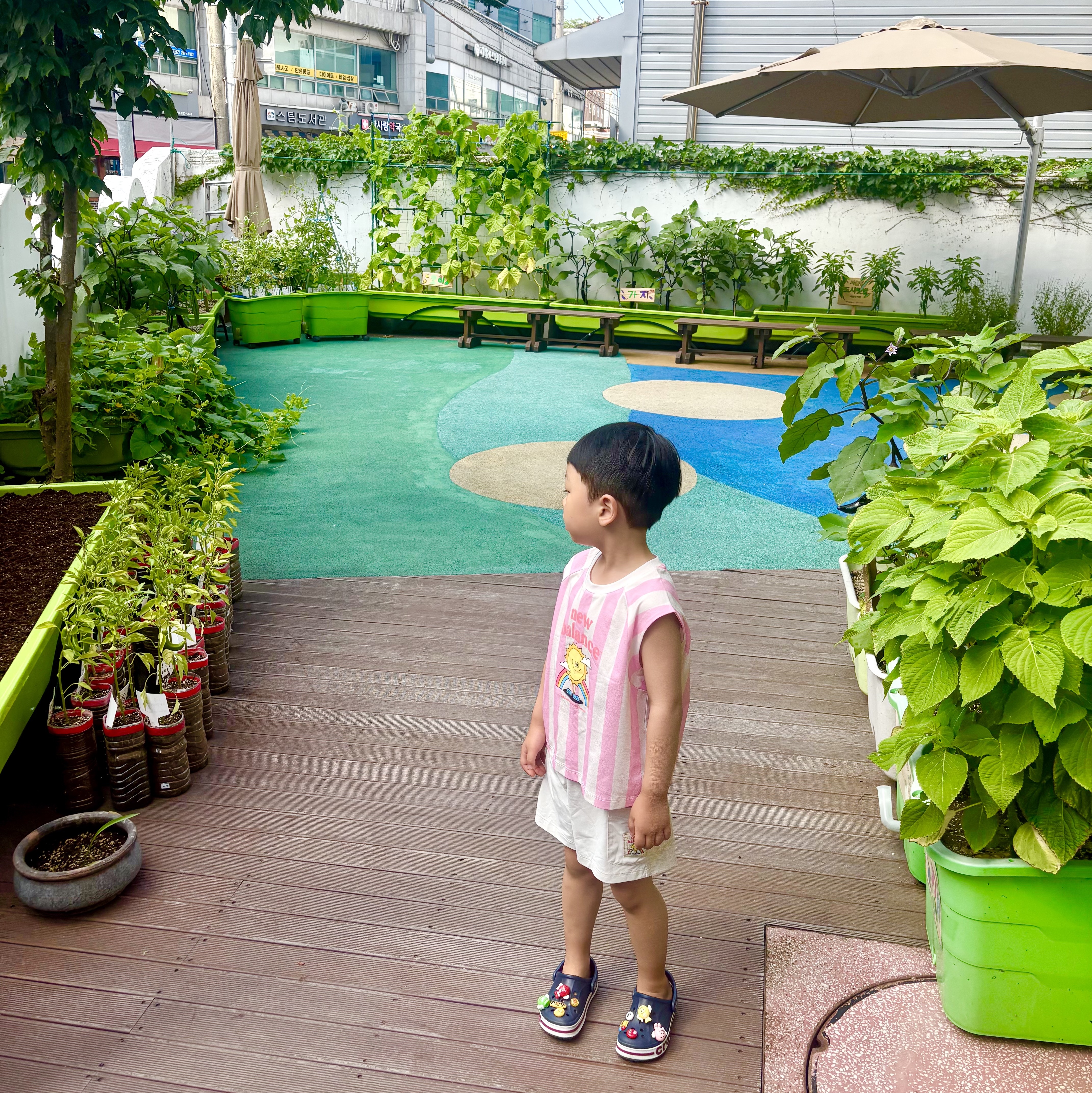 (Kids) Crocs Bayaband Clog Navy 착용 스타일