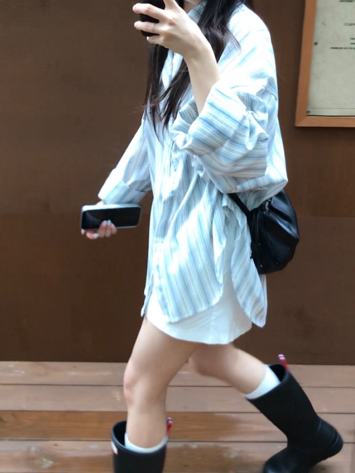 (W) Hunter Play Tall Wellington Rain Boots Black 착용 스타일 - 1