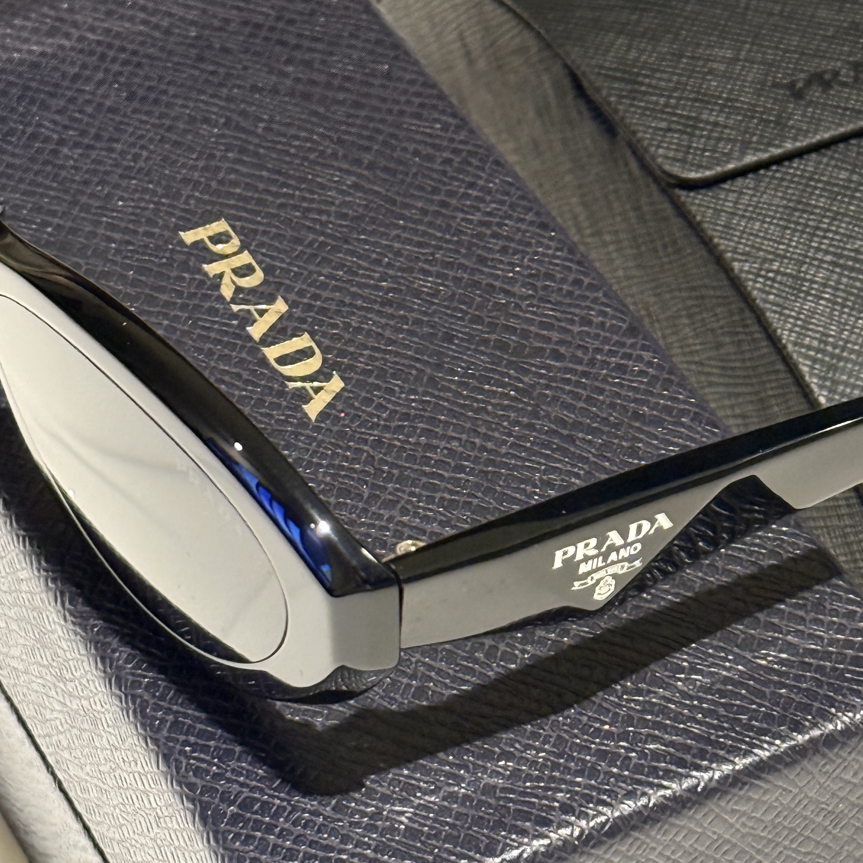 Prada Symbole Sunglasses Slate Gray Lenses Alternative fit 착용 스타일 - 1