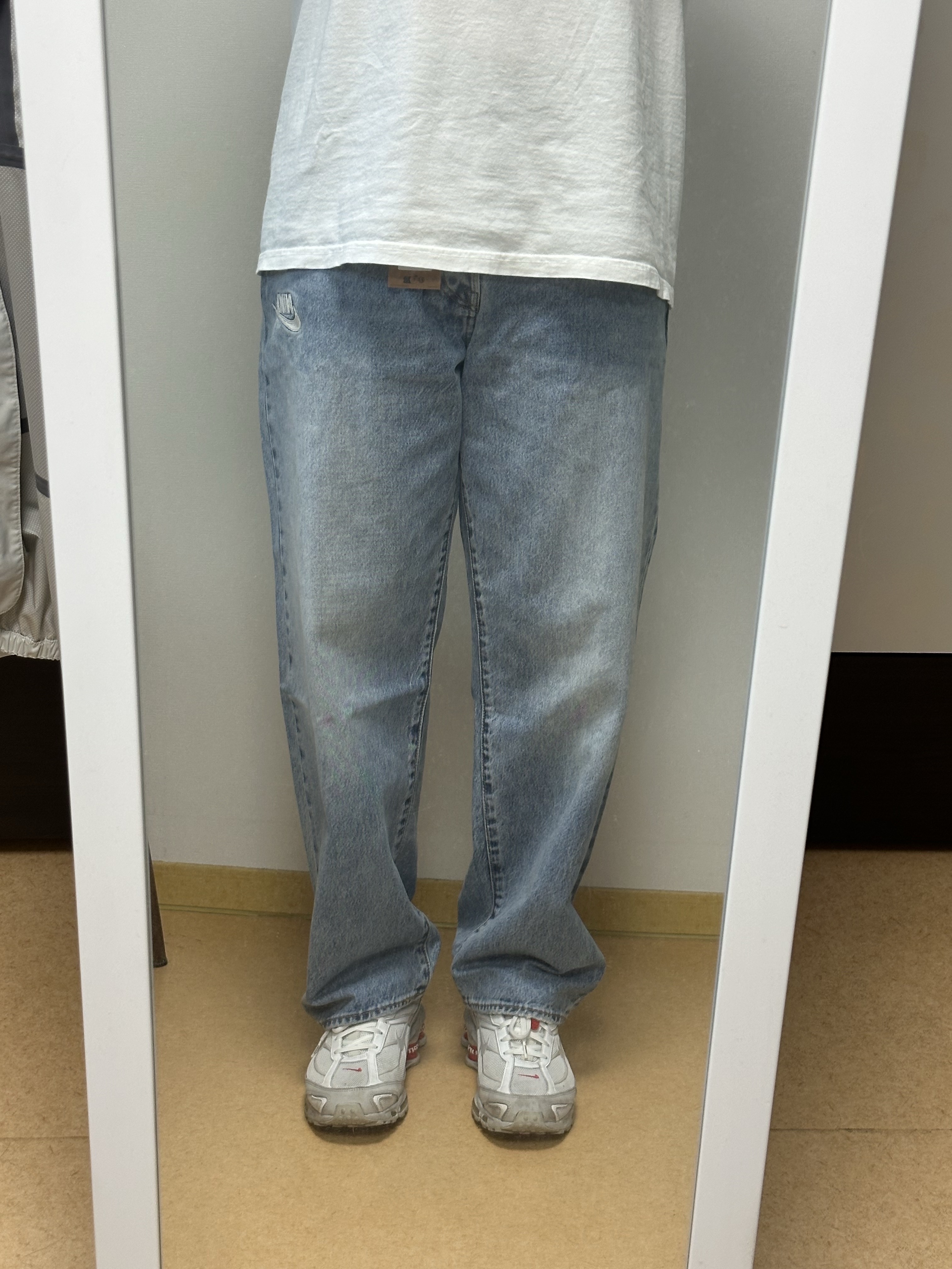 Levi's x Nike Baggy Jeans Light Blue 착용 스타일 - 1