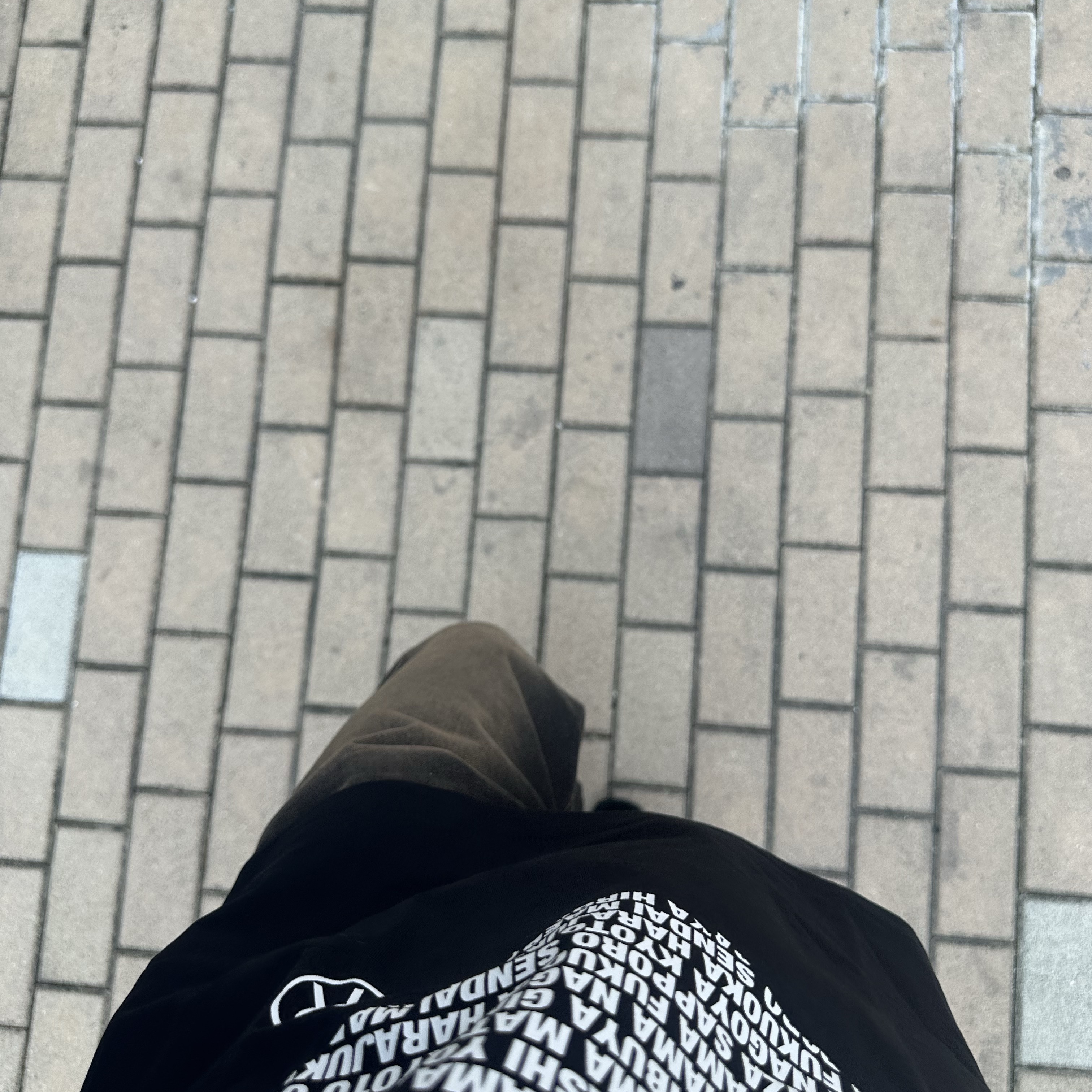 BAPE Japan Ape Head T-Shirt Black, Clarks x Stussy Wallabee Black Suede 착용 스타일