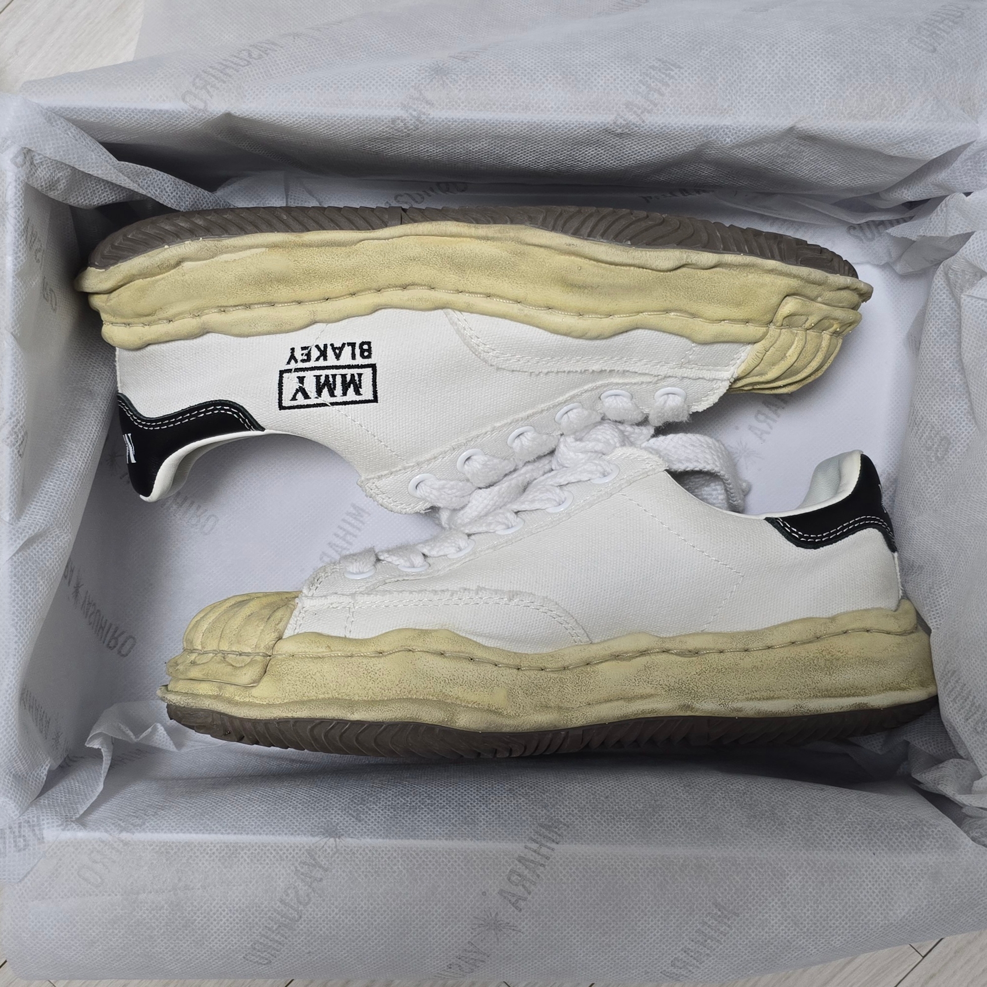 Maison Mihara Yasuhiro Blakey VL OG Sole Canvas Low-top Sneakers White 착용 스타일